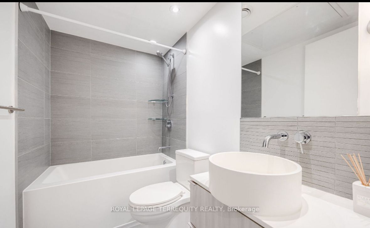 161 Roehampton Avenue 330 Property Photo 6