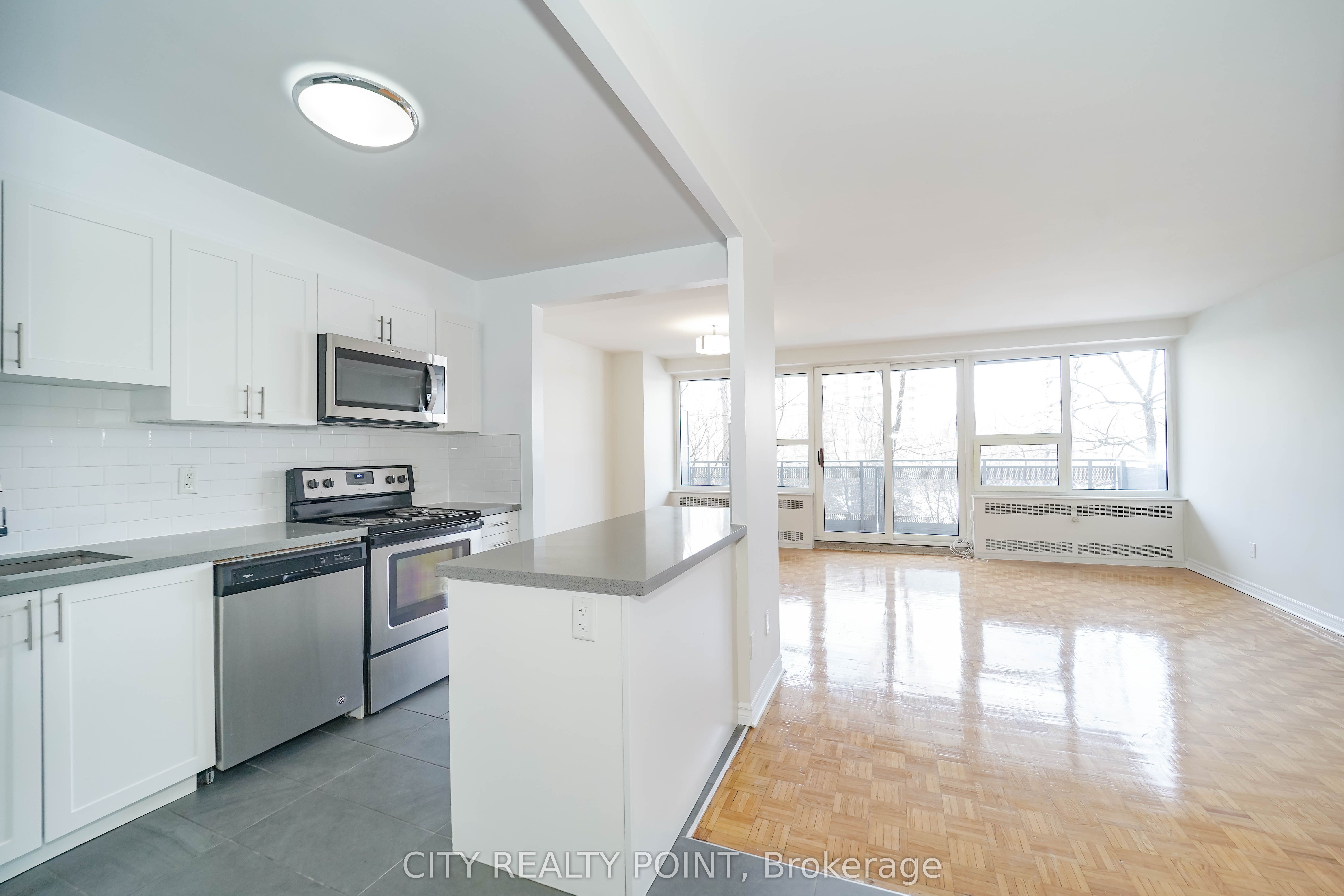 10 Shallmar Boulevard 202 Property Photo 2