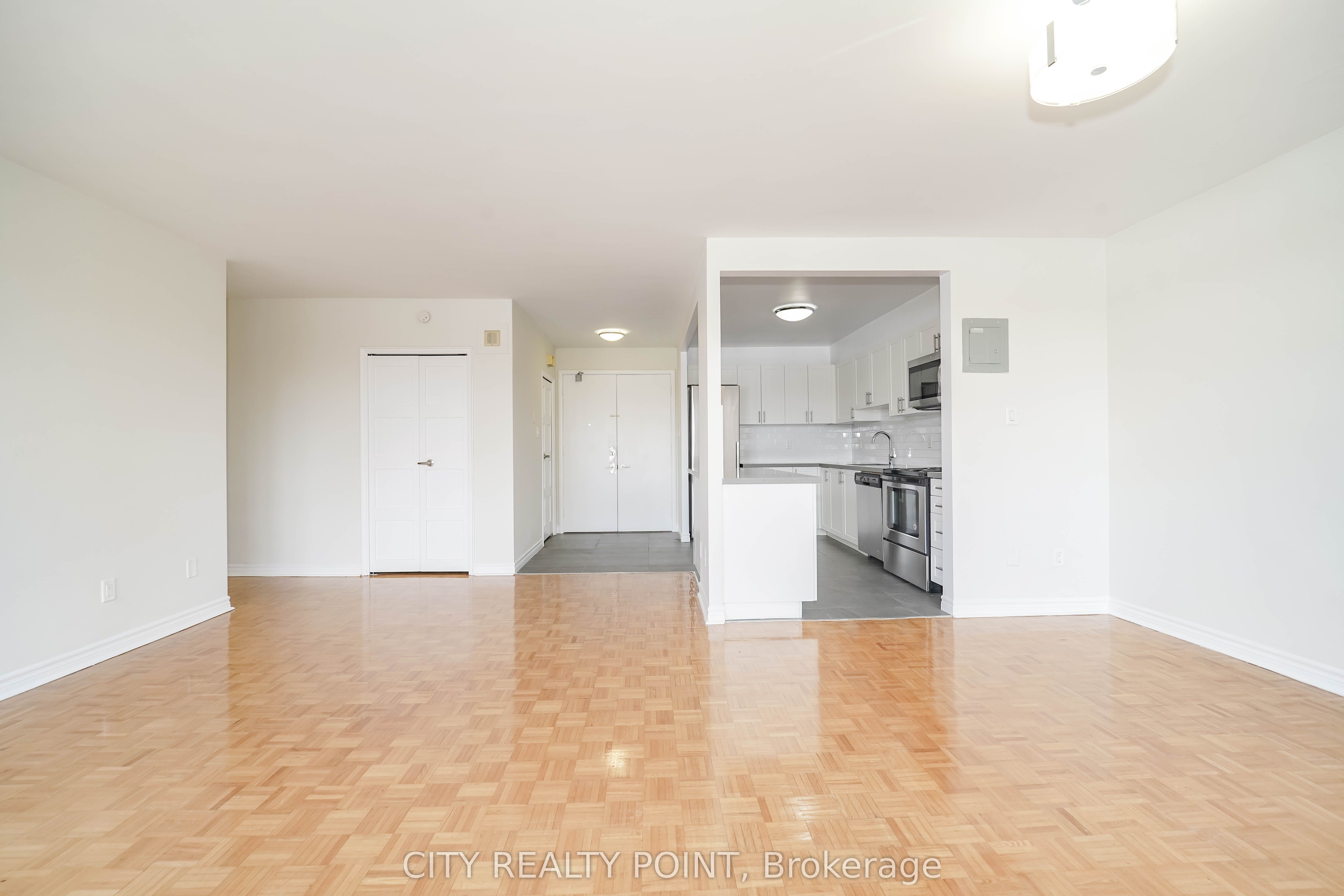 10 Shallmar Boulevard 202 Property Photo 3