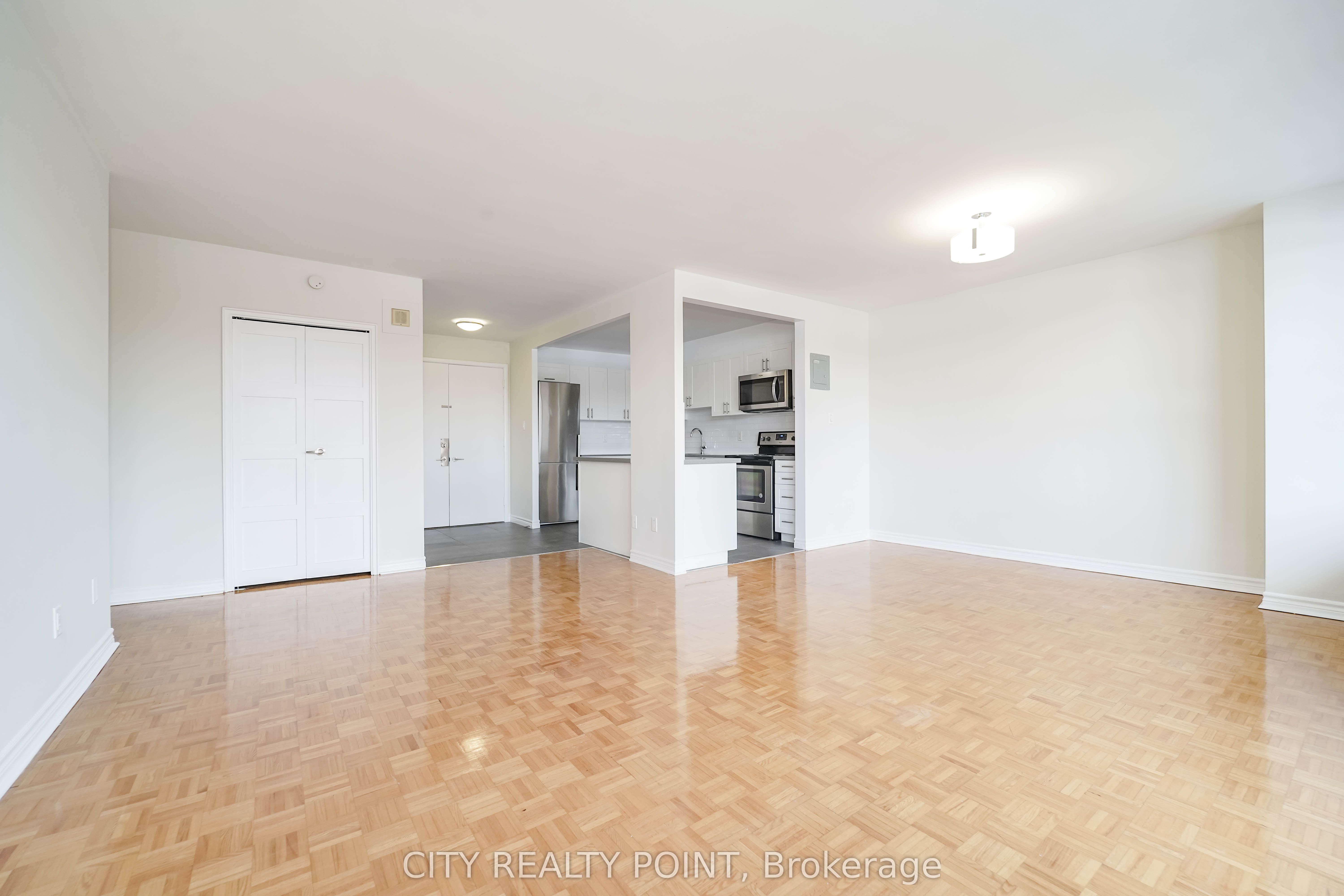 10 Shallmar Boulevard 202 Property Photo 4
