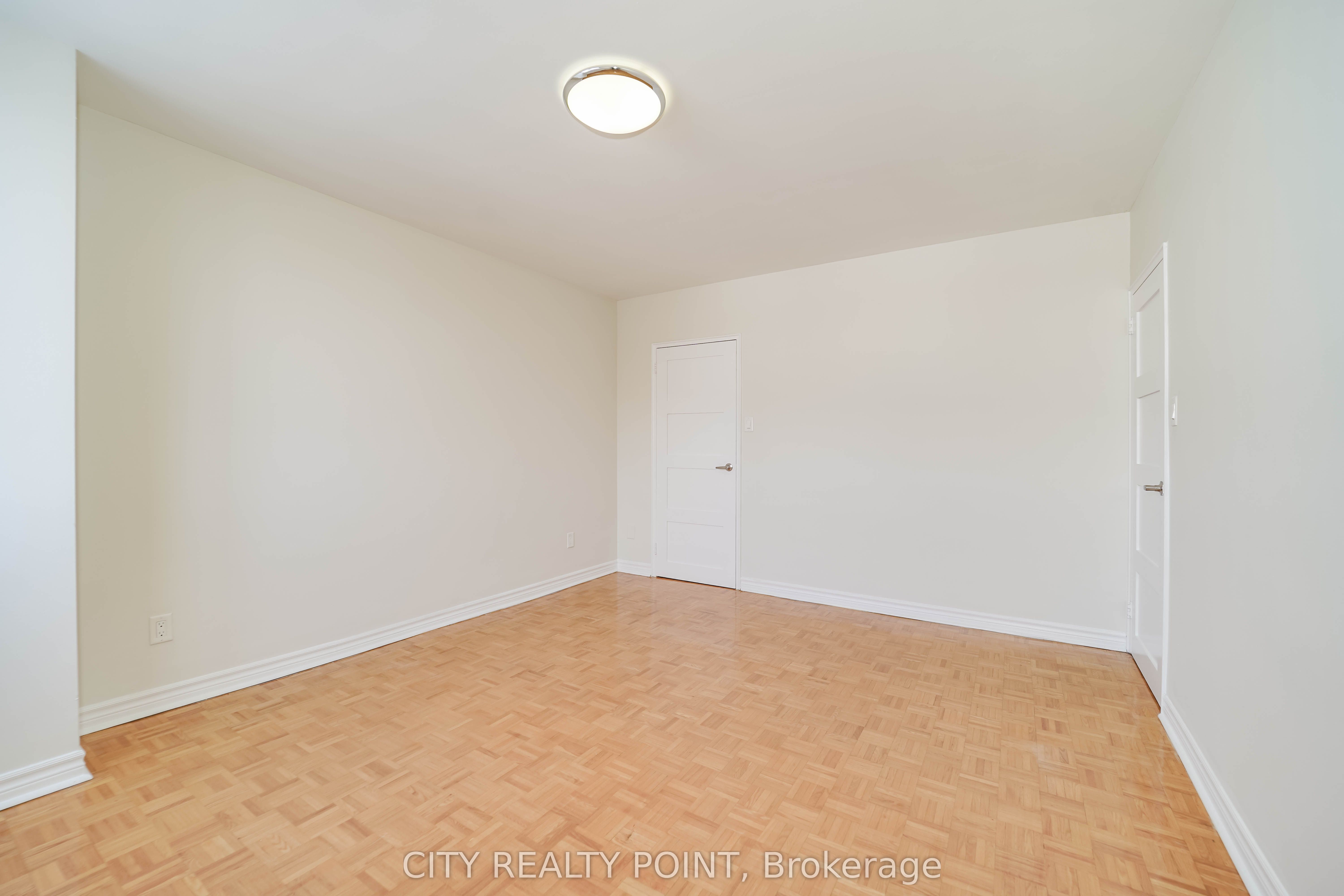 10 Shallmar Boulevard 202 Property Photo 13