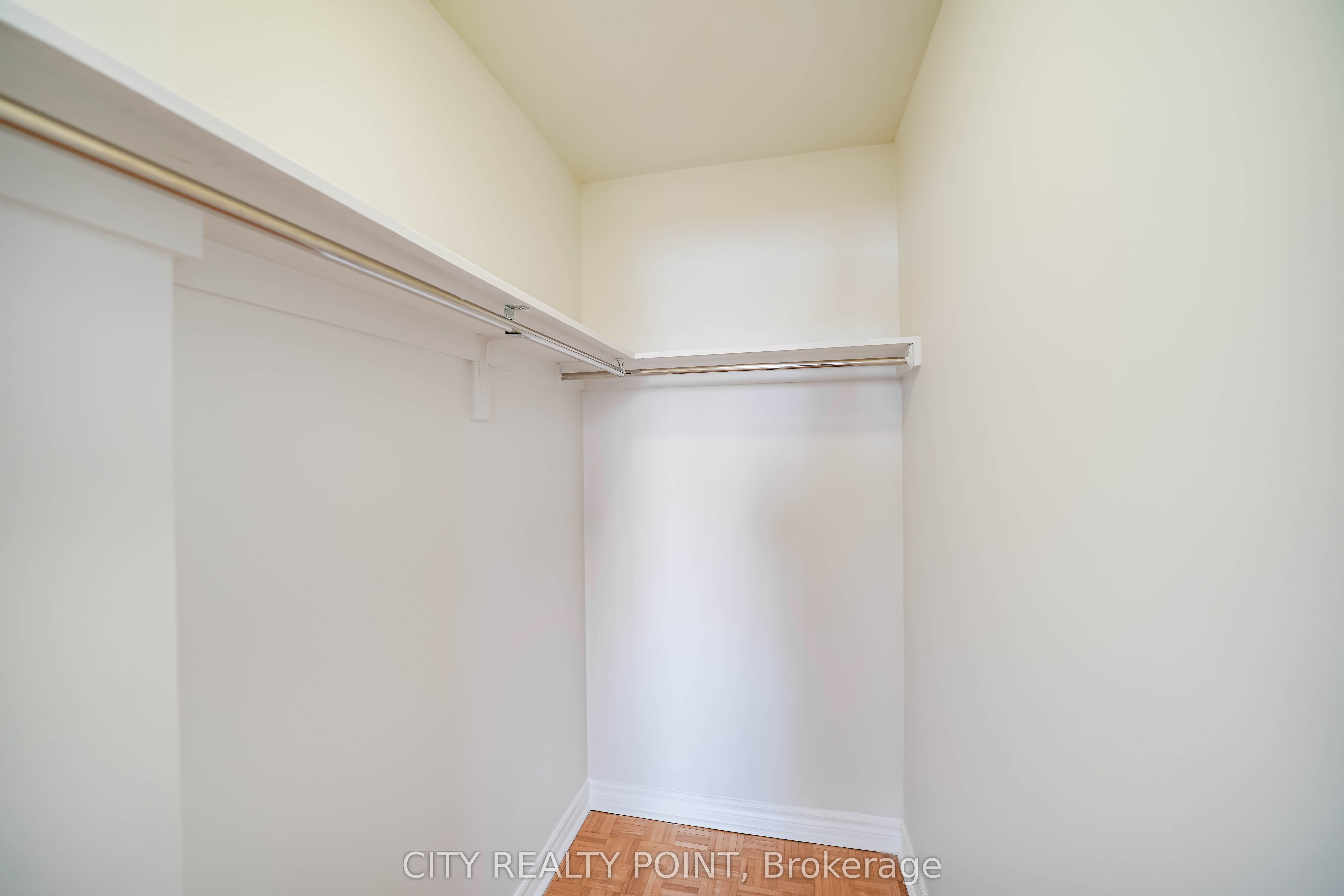 10 Shallmar Boulevard 202 Property Photo 14