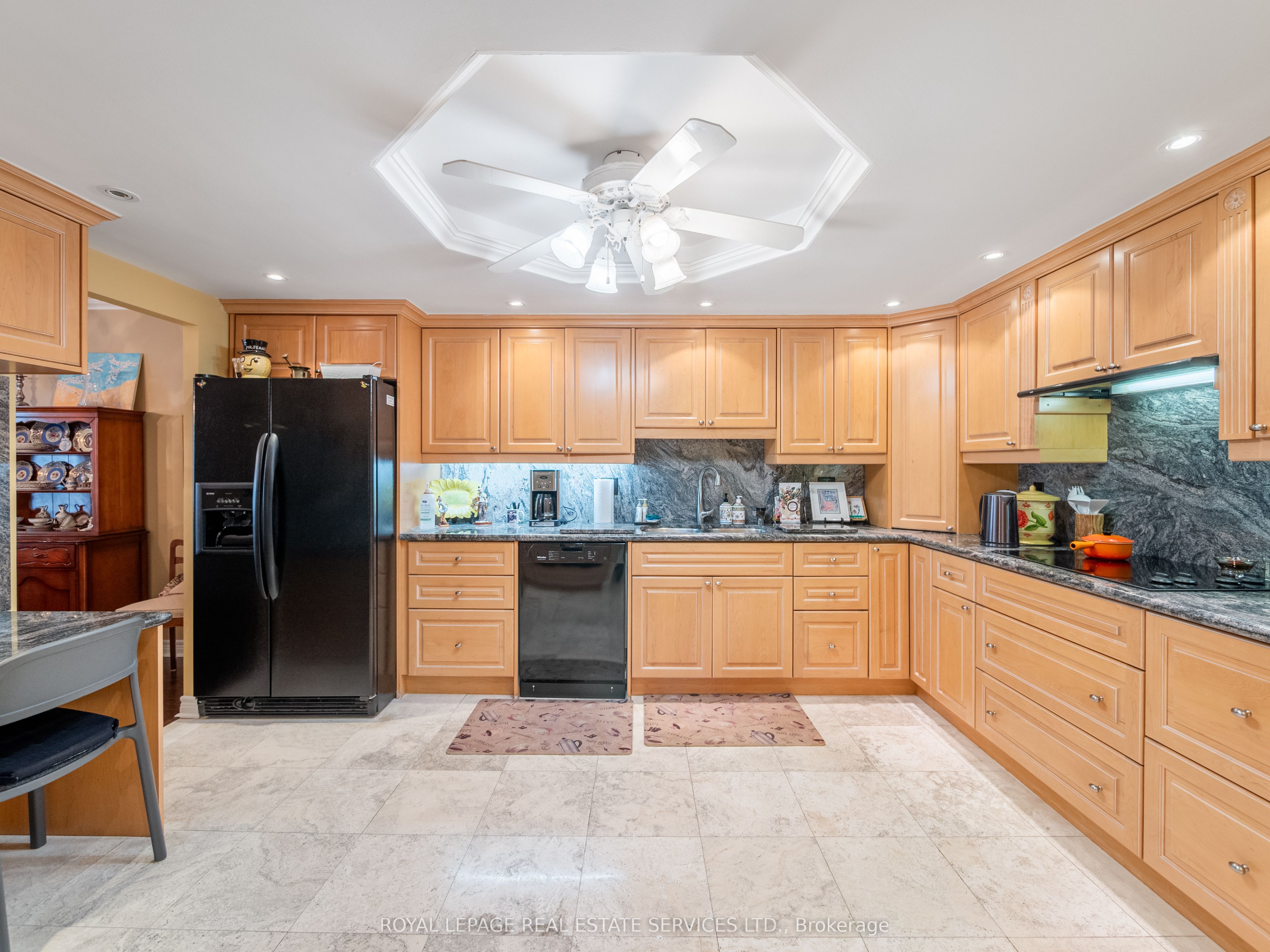 131 Beecroft Road 1404 Property Photo 5