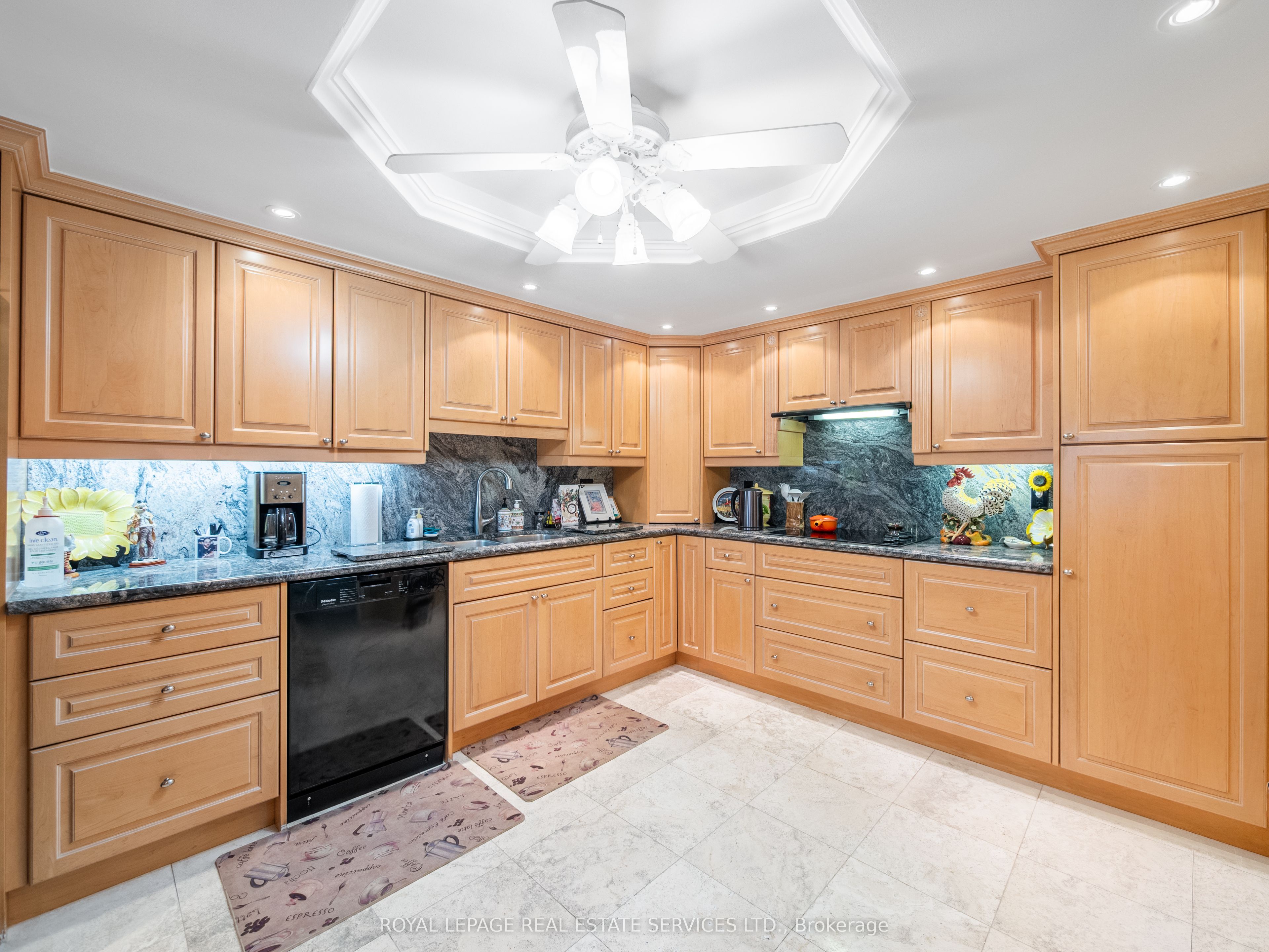 131 Beecroft Road 1404 Property Photo 6