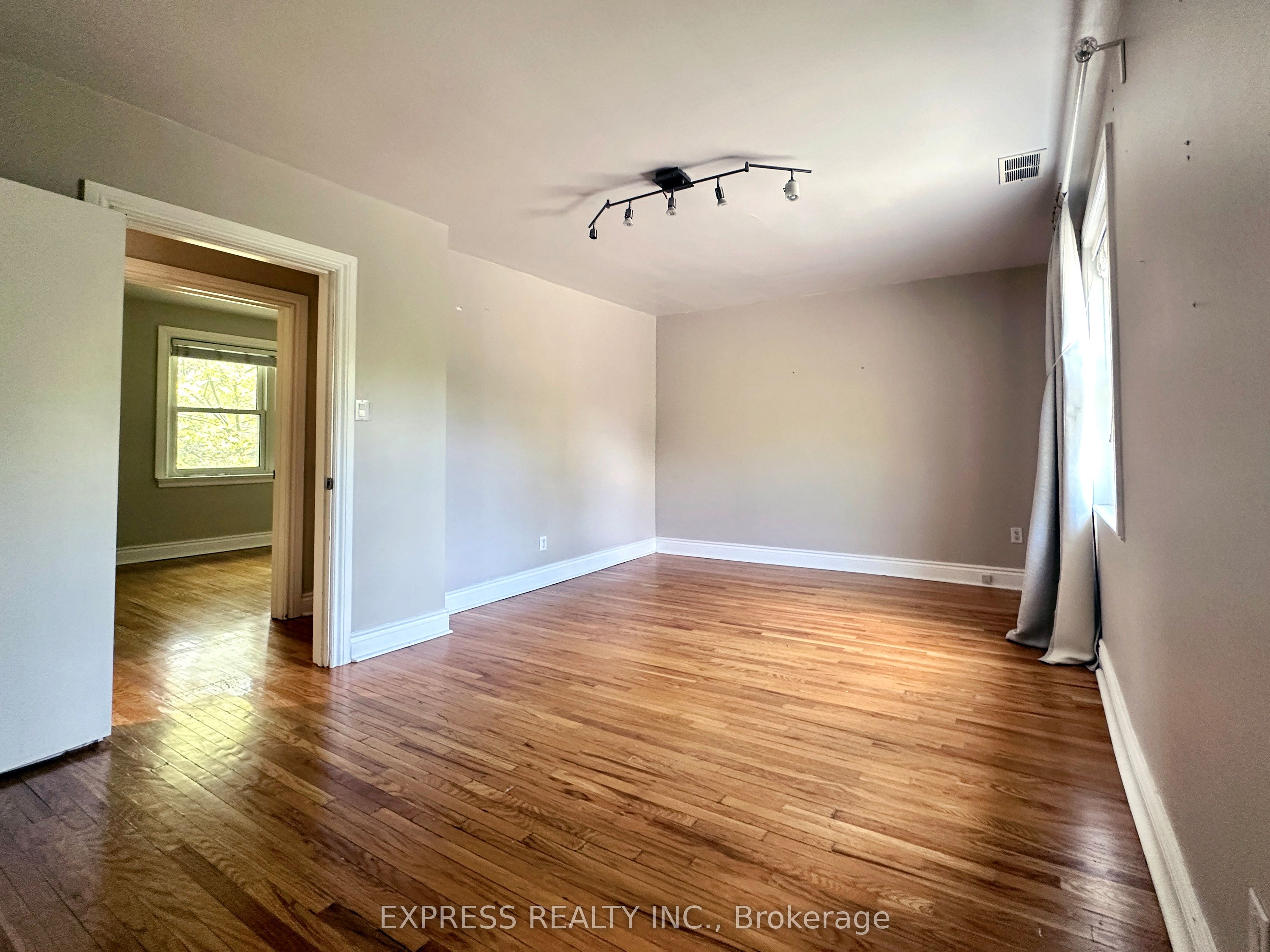 392 Hollywood Avenue Property Photo 6