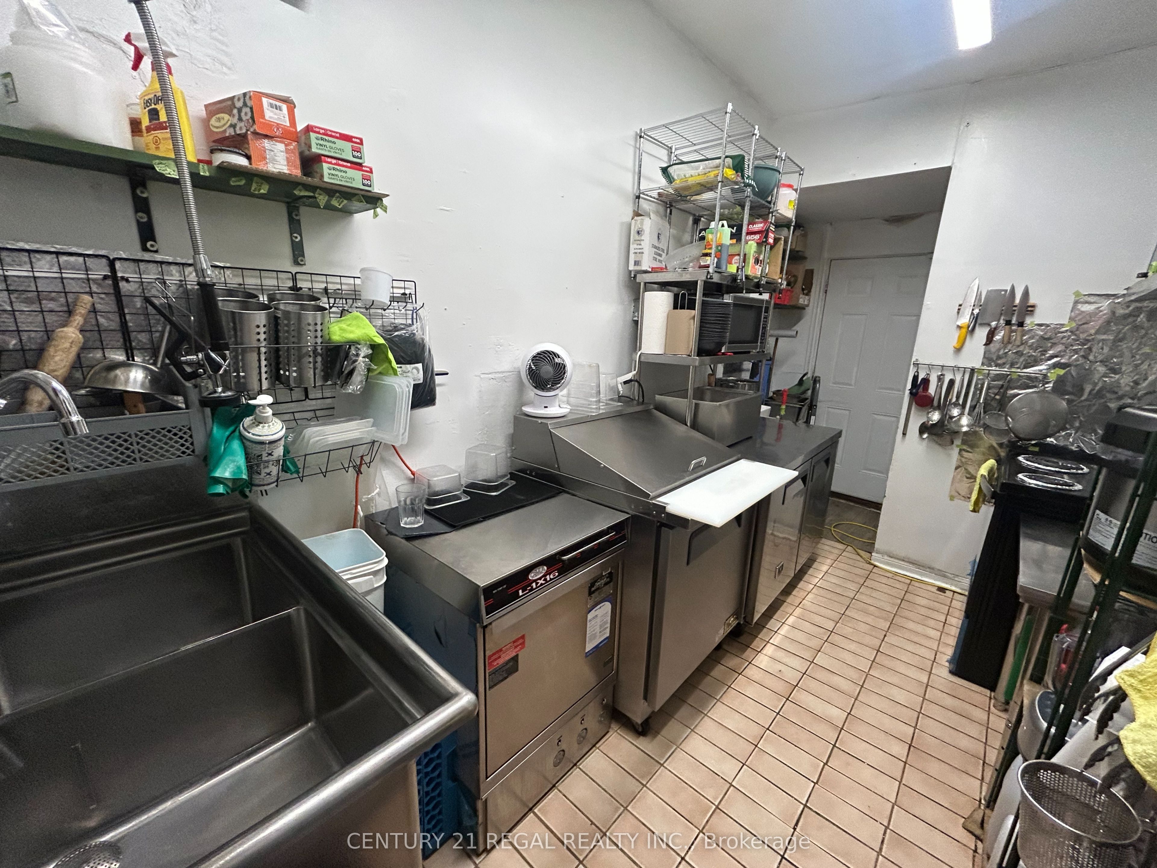 253 Gerrard Street E Property Photo 3