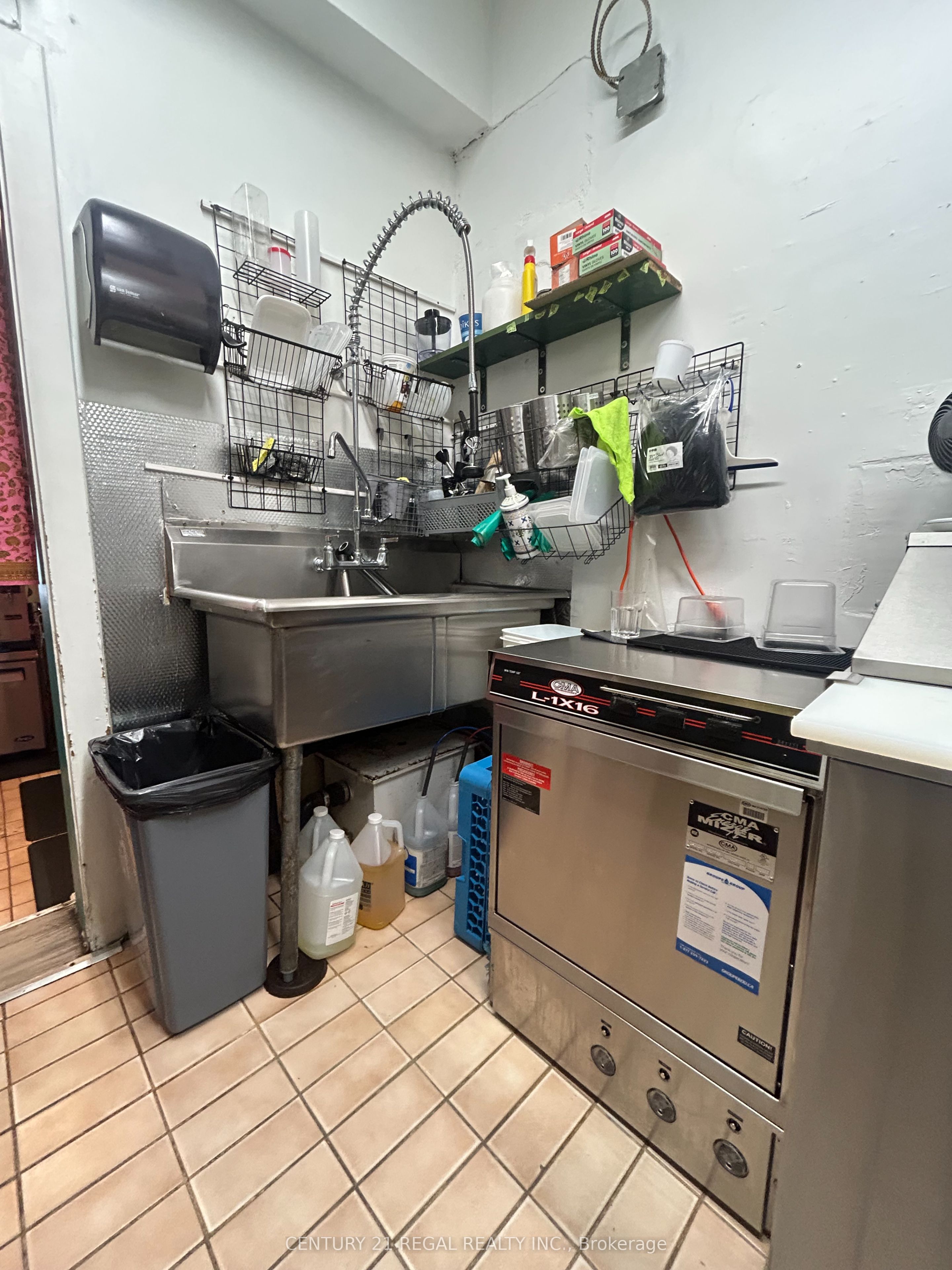 253 Gerrard Street E Property Photo 4