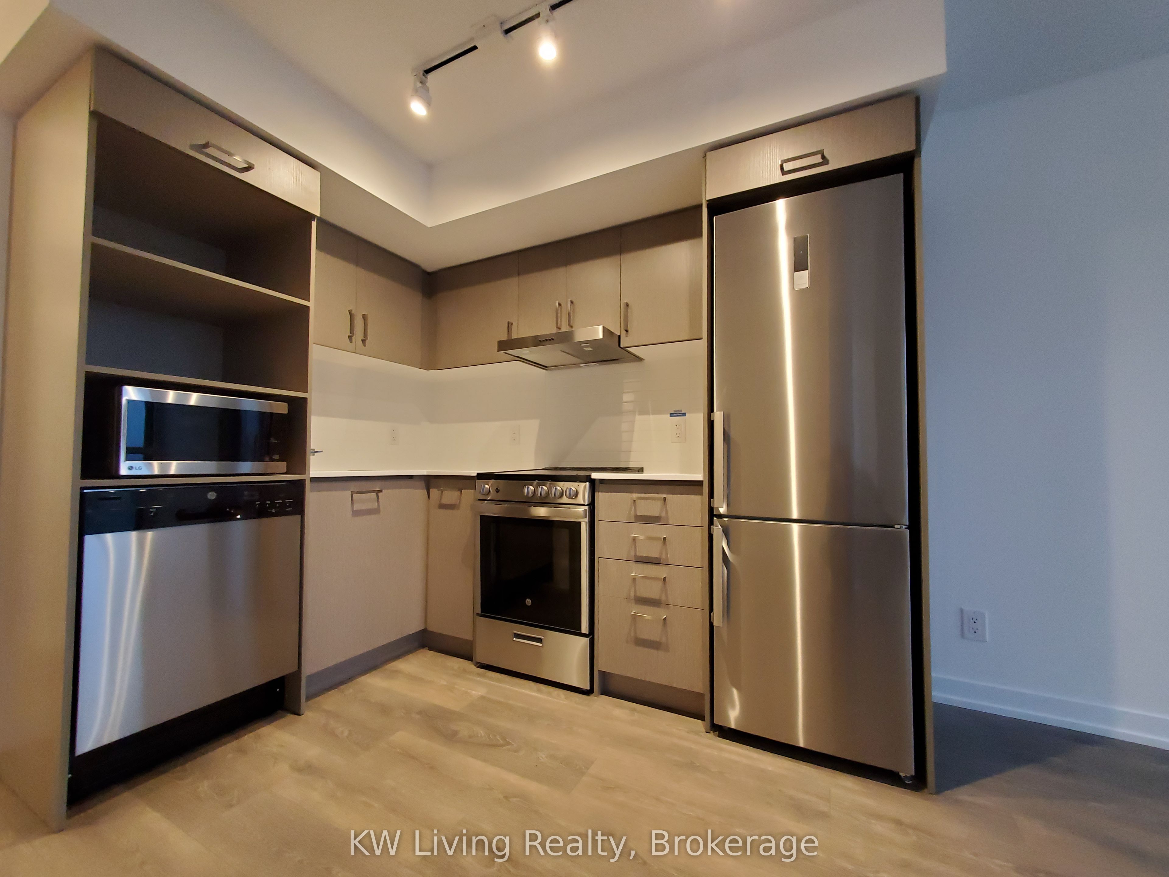 219 Dundas Street E Ph106 Property Photo 7