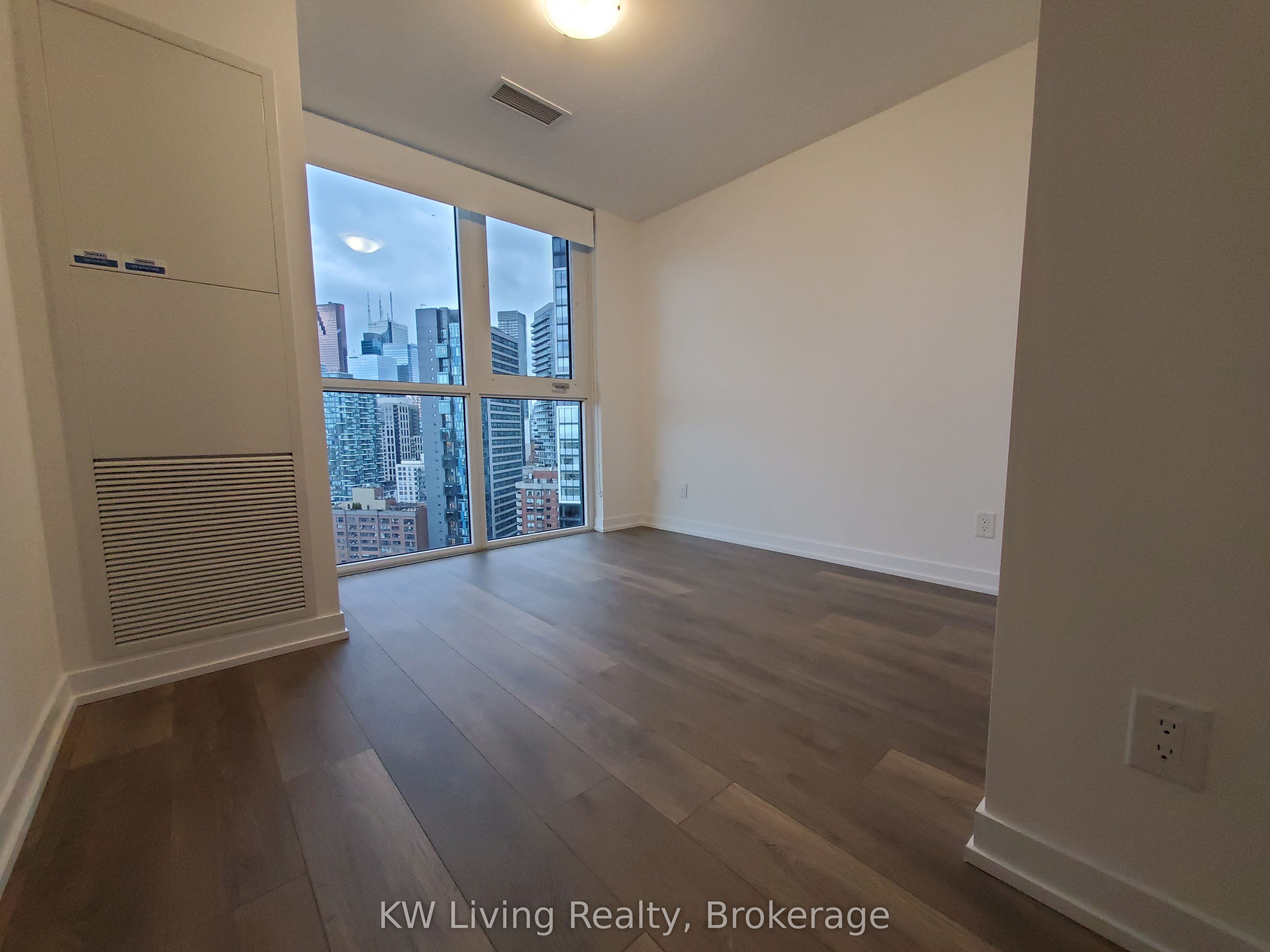 219 Dundas Street E Ph106 Property Photo 9