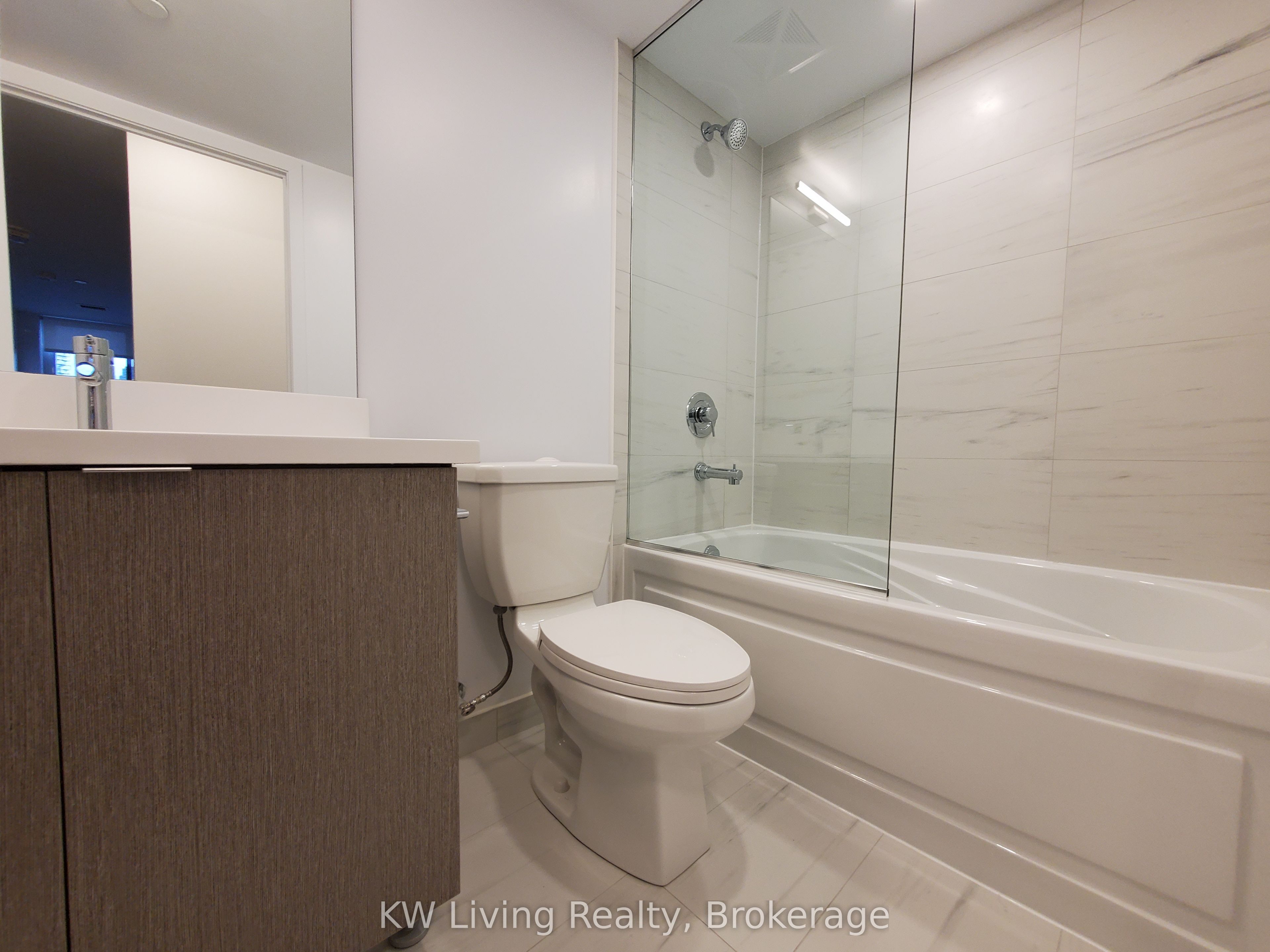 219 Dundas Street E Ph106 Property Photo 11