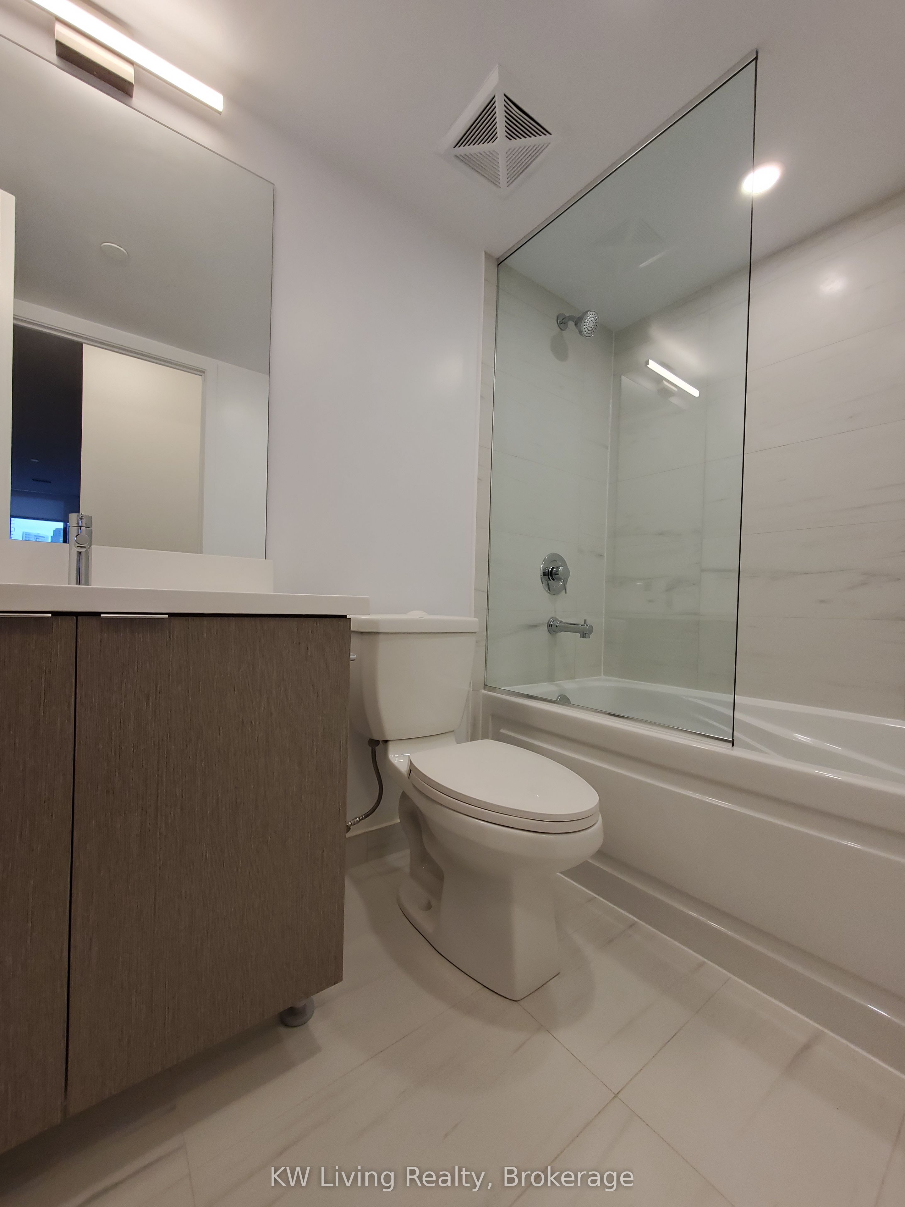 219 Dundas Street E Ph106 Property Photo 12