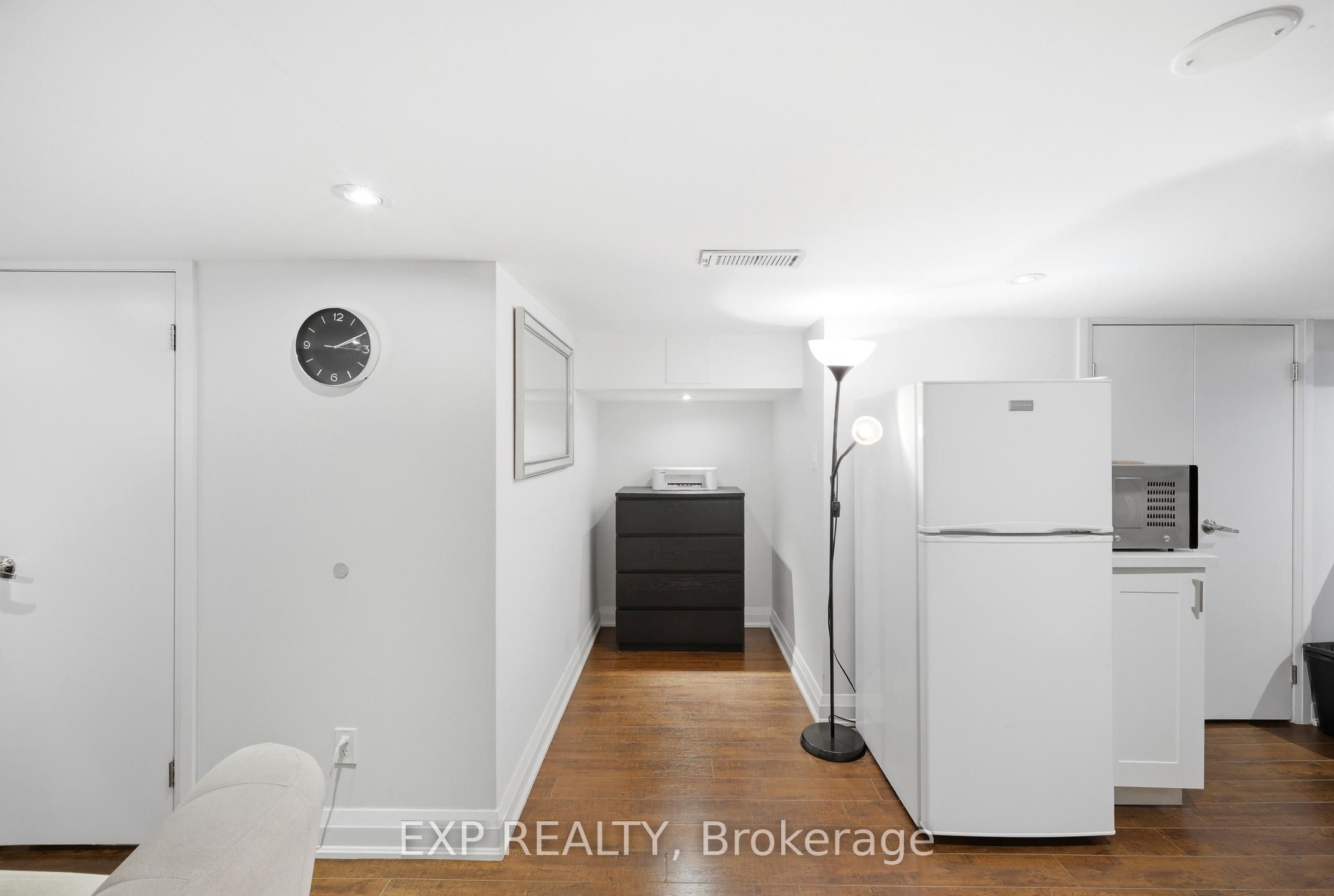 679 Ossington Avenue Property Photo 23