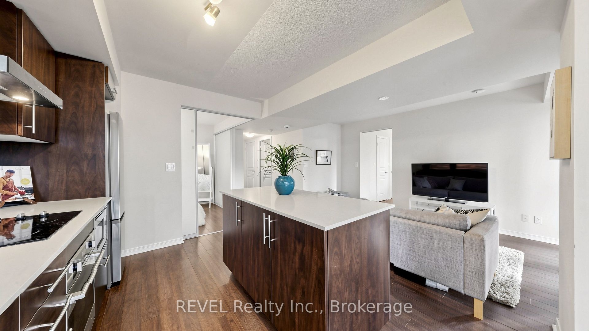 352 Front Street W 306 Property Photo 18