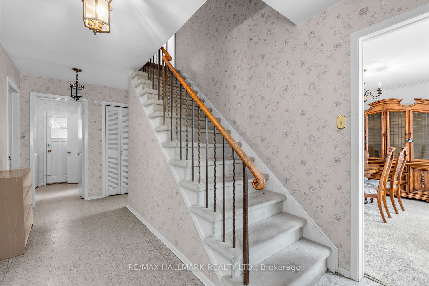 691 Conacher Drive Property Photo 4