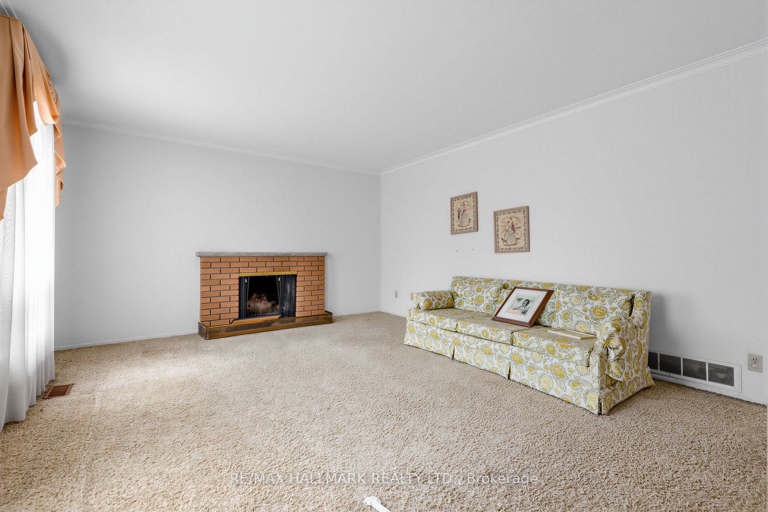 691 Conacher Drive Property Photo 5