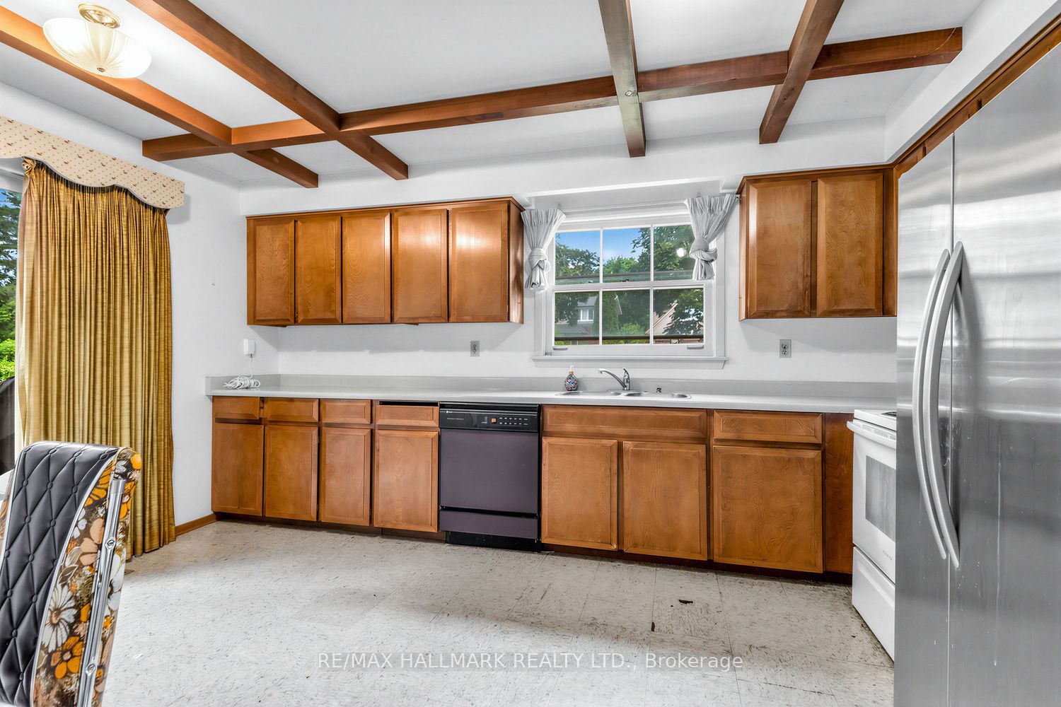 691 Conacher Drive Property Photo 8