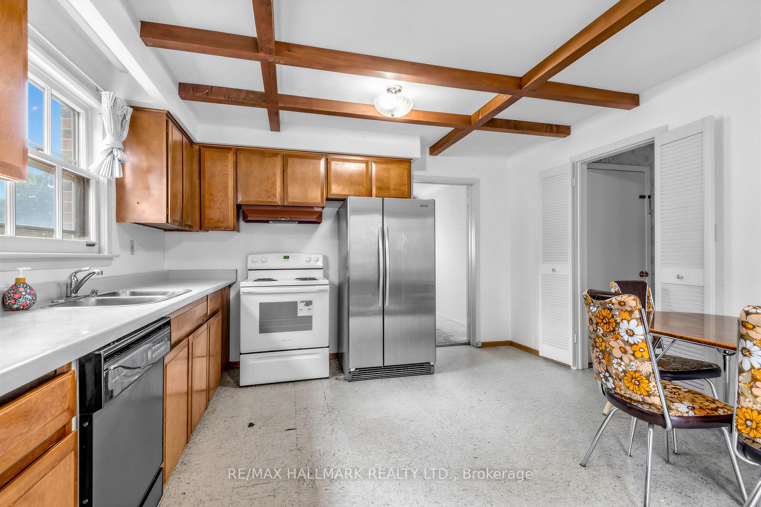 691 Conacher Drive Property Photo 10