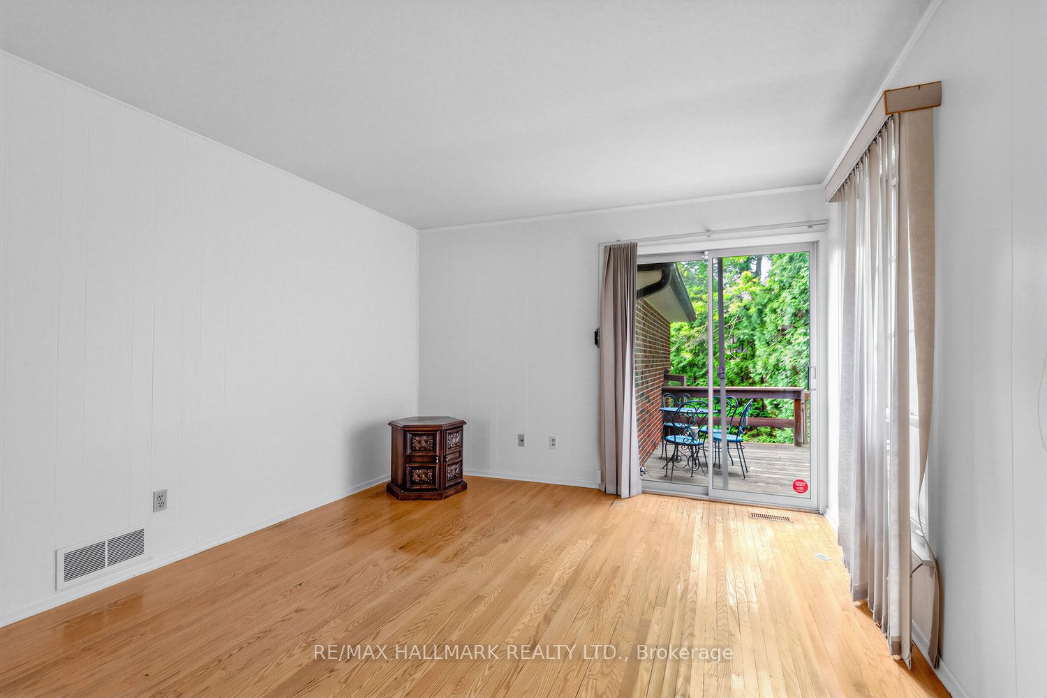 691 Conacher Drive Property Photo 13