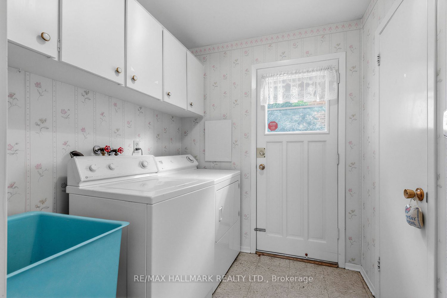 691 Conacher Drive Property Photo 14