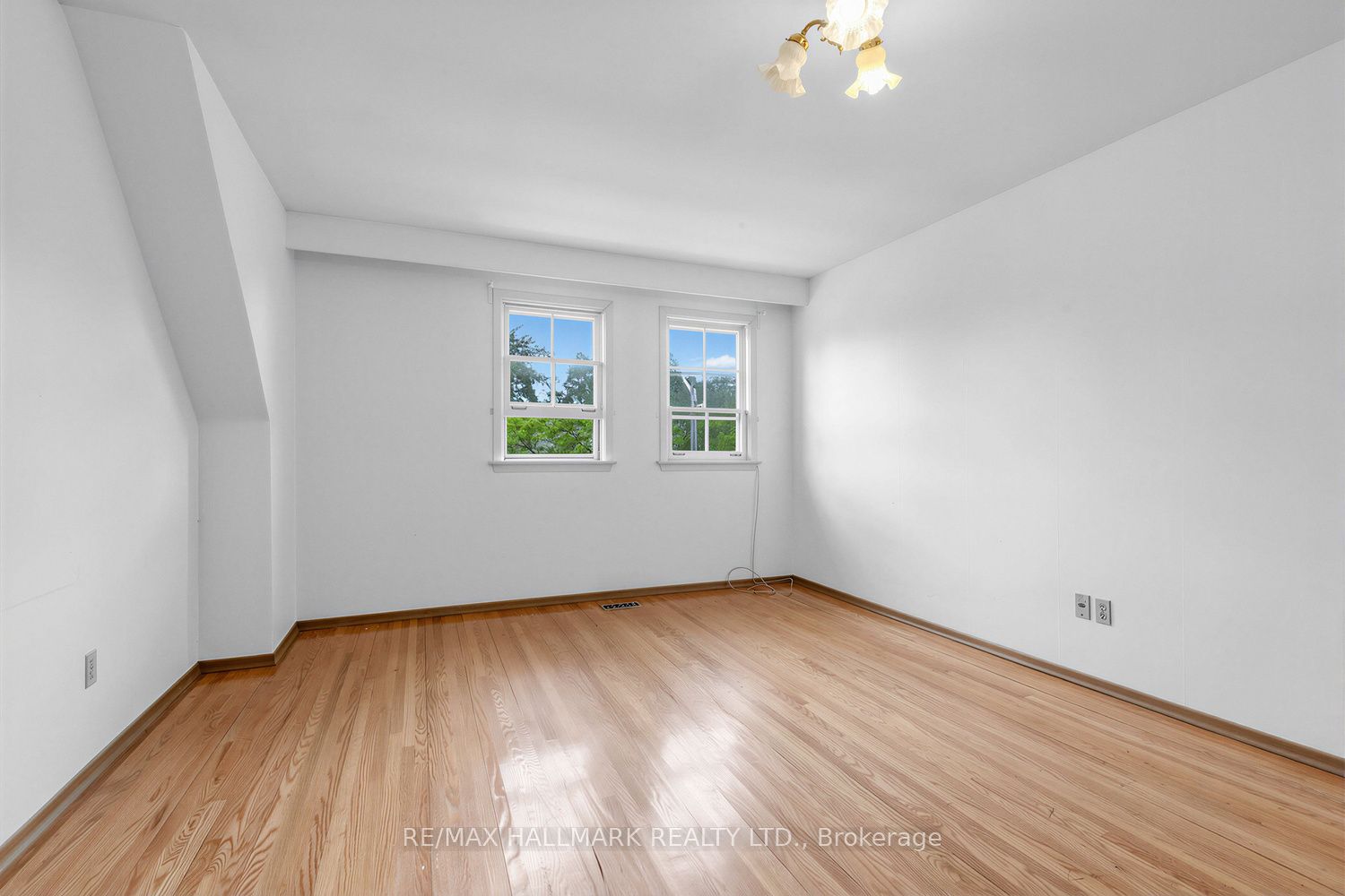 691 Conacher Drive Property Photo 17