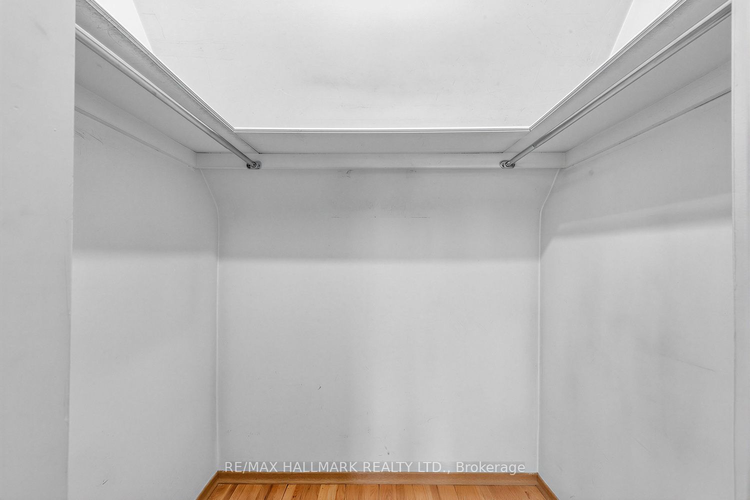 691 Conacher Drive Property Photo 18