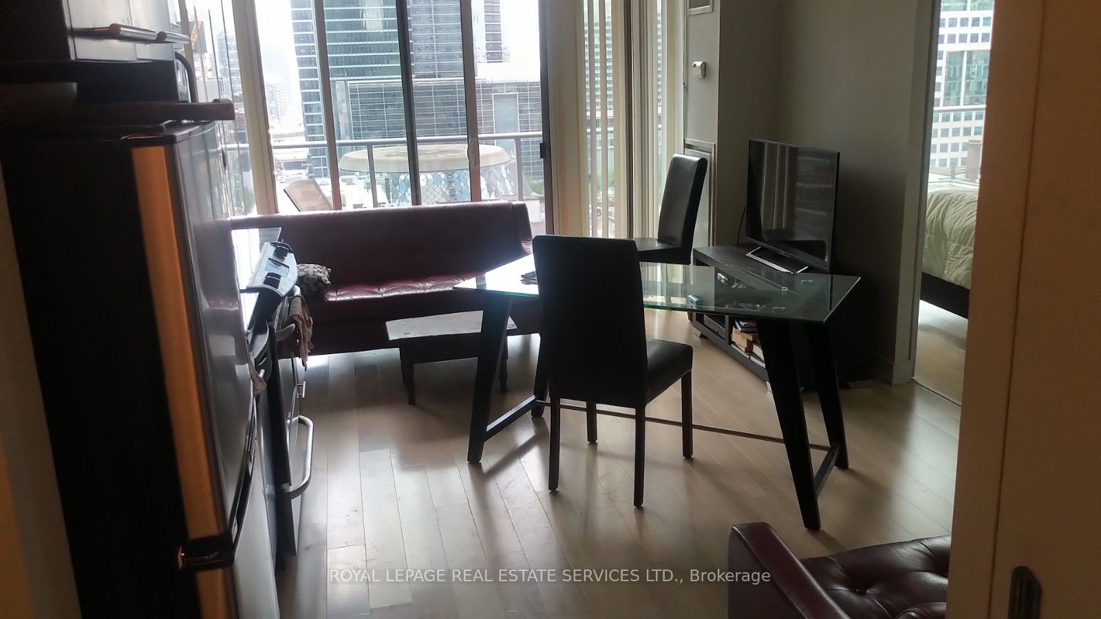 126 Simcoe Street 1609 Property Photo 3