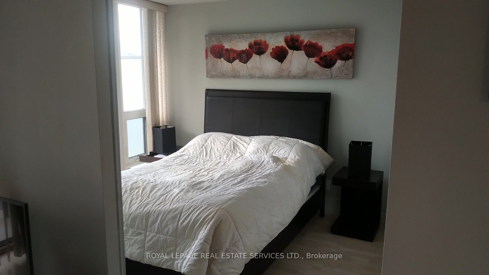 126 Simcoe Street 1609 Property Photo 6