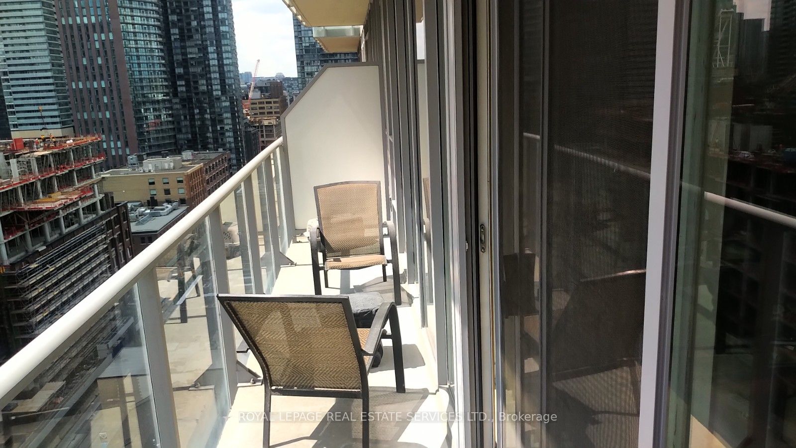126 Simcoe Street 1609 Property Photo 8