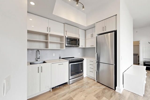 128 Fairview Mall Drive 405 Property Photo 15