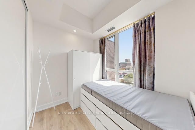 128 Fairview Mall Drive 405 Property Photo 22