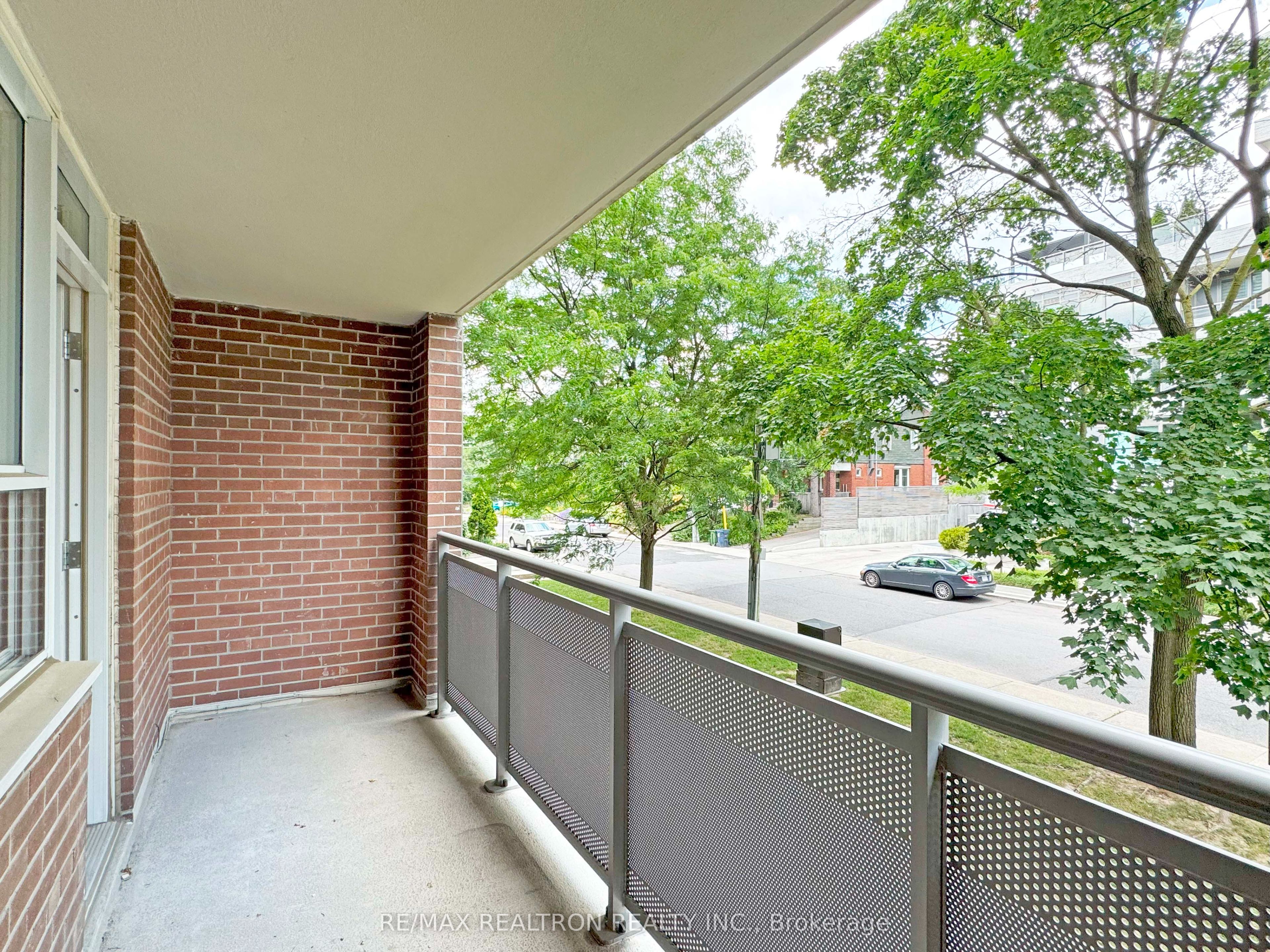 490 Eglinton Avenue E 206 Property Photo 8
