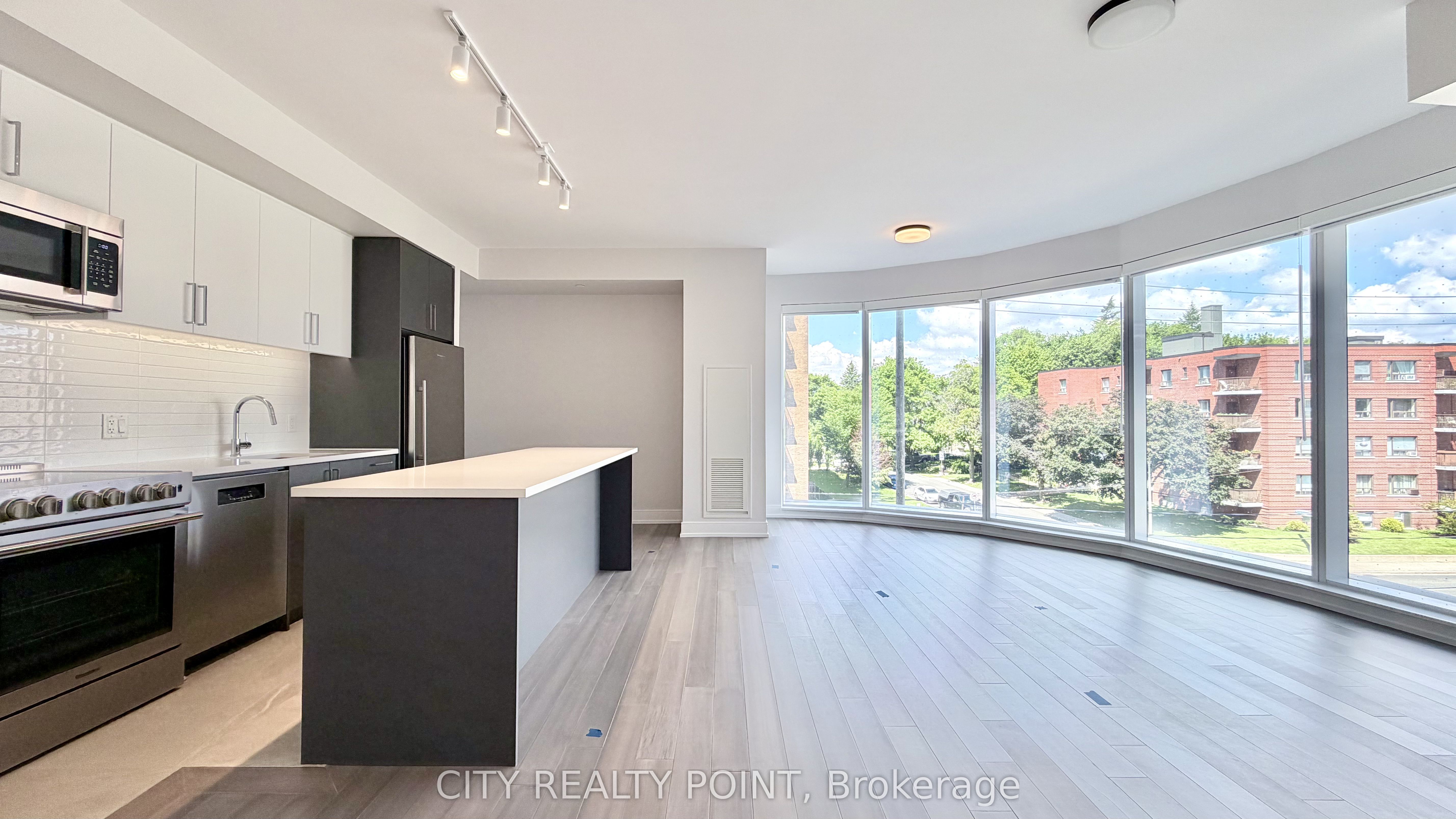2525 Bathurst Street 407 Property Photo 2