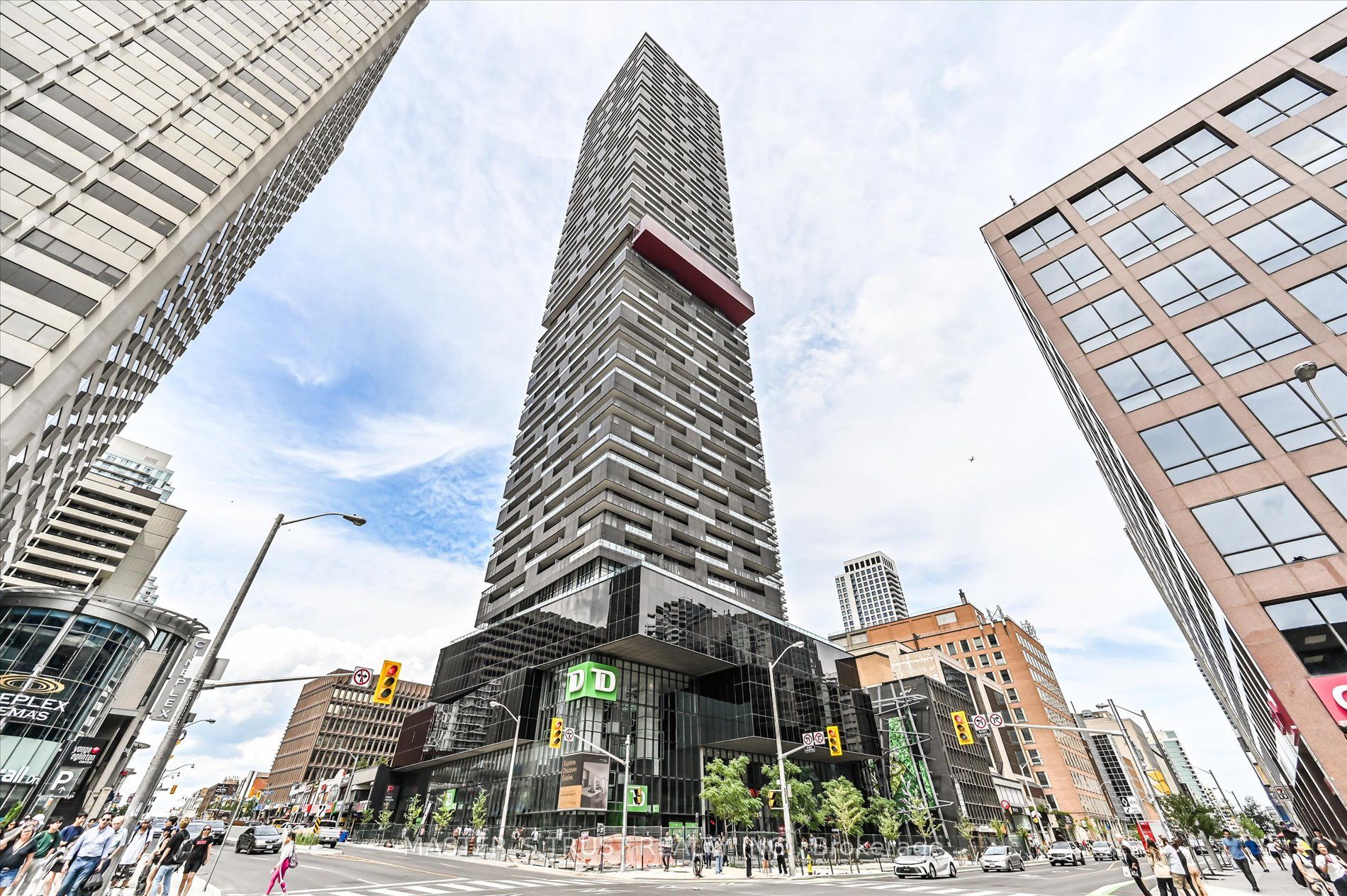 8 Eglinton Avenue E Ph5801 Property Photo 1