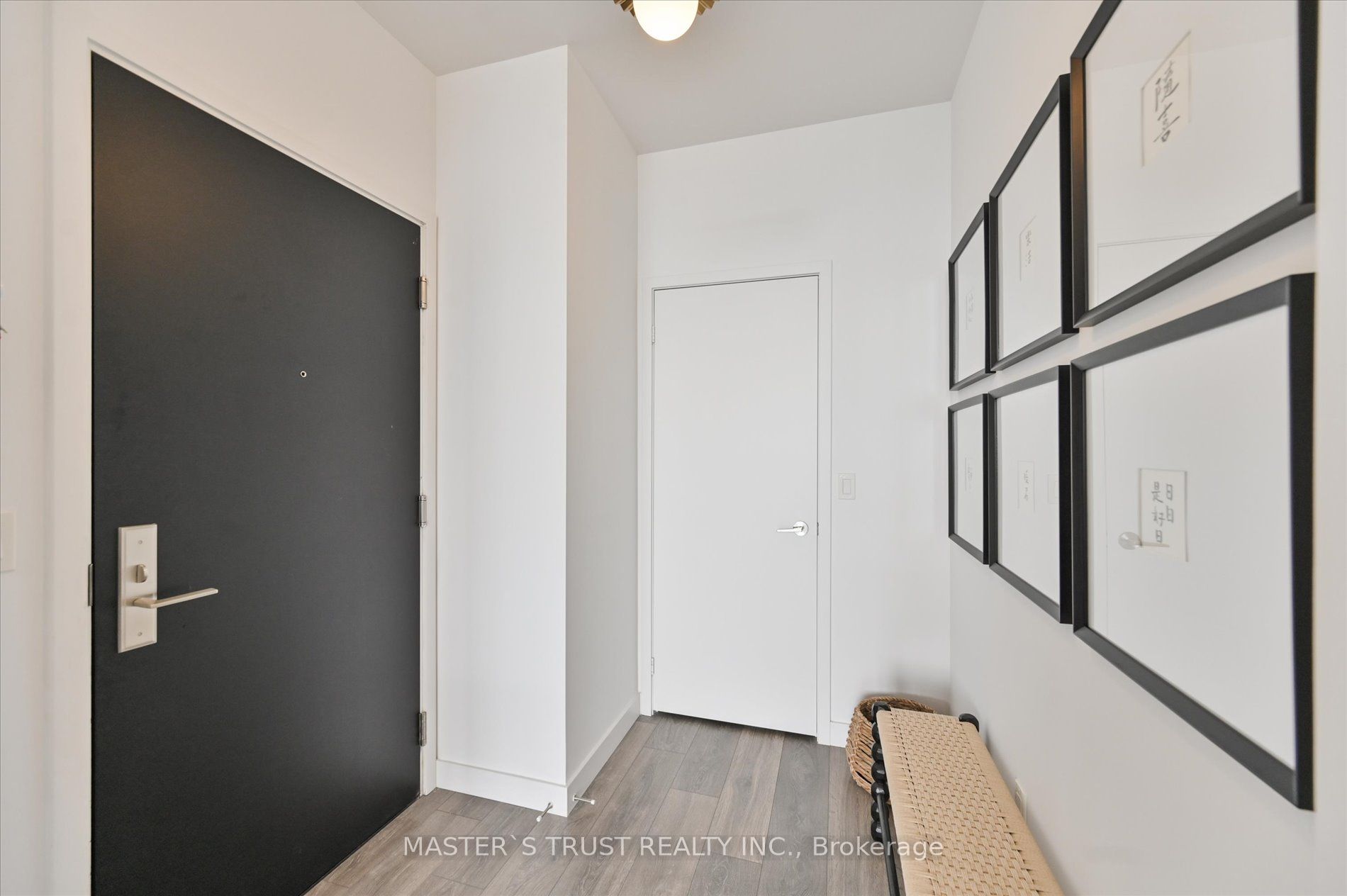 8 Eglinton Avenue E Ph5801 Property Photo 4