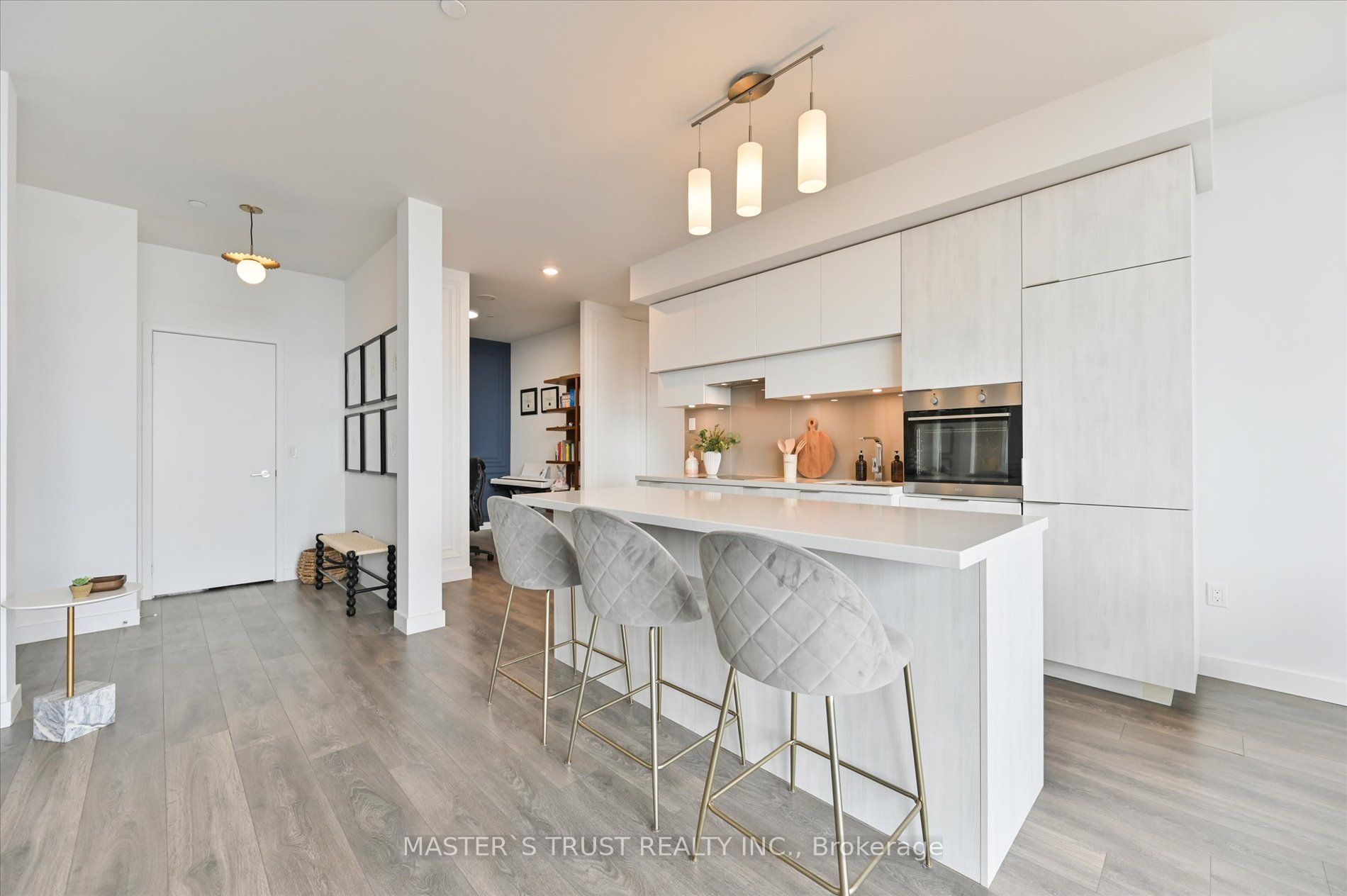 8 Eglinton Avenue E Ph5801 Property Photo 7