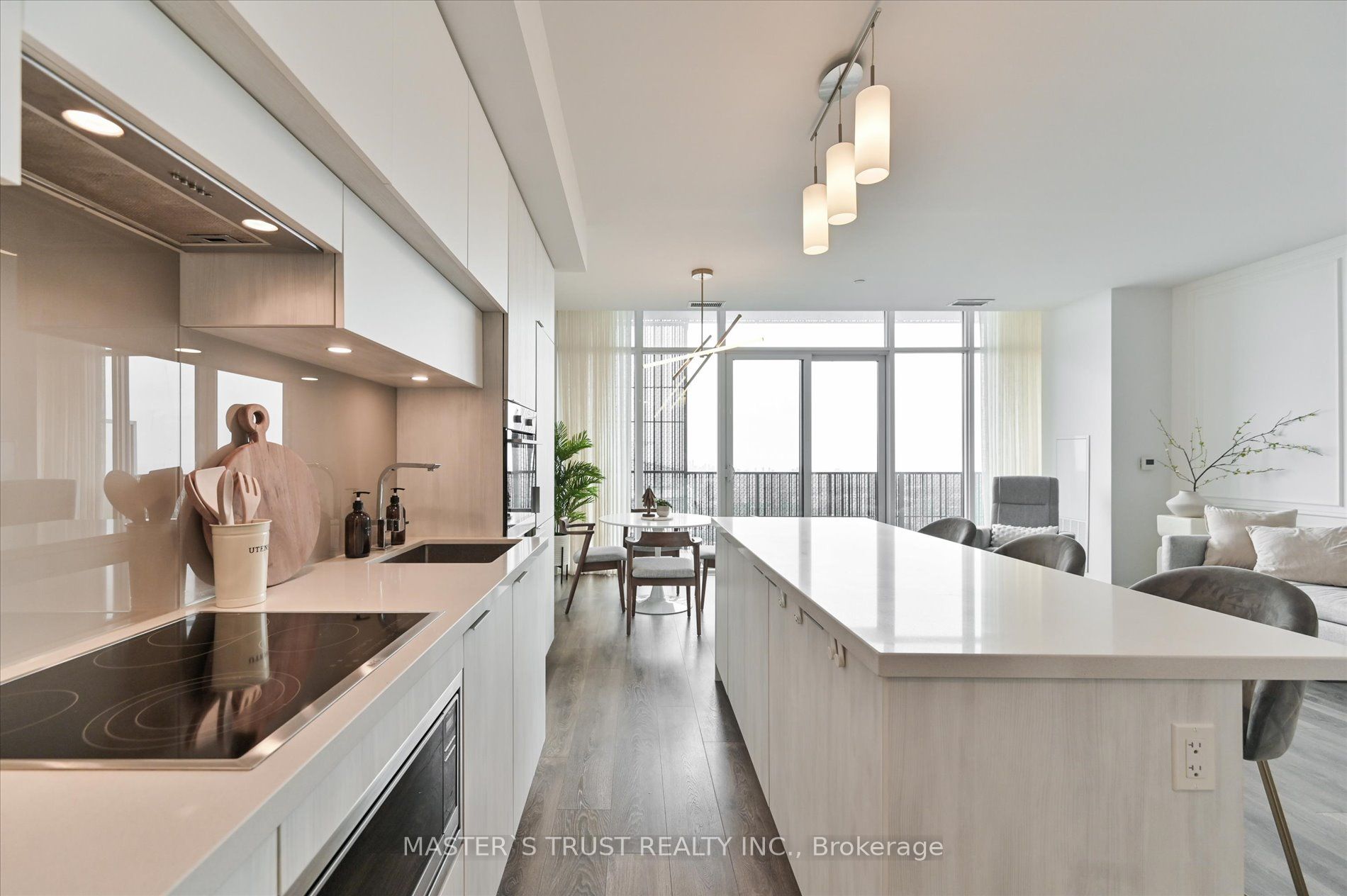 8 Eglinton Avenue E Ph5801 Property Photo 10