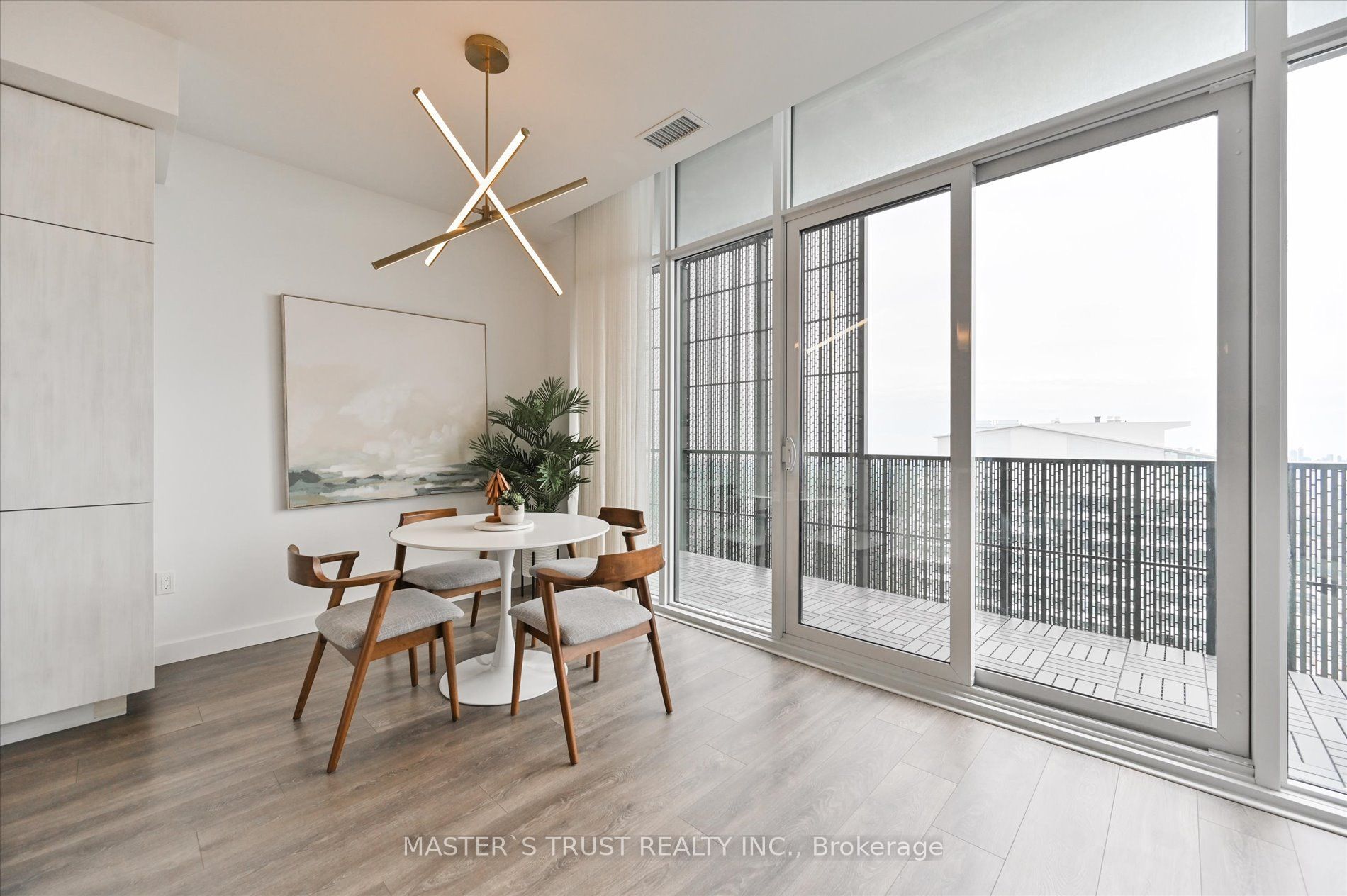 8 Eglinton Avenue E Ph5801 Property Photo 11