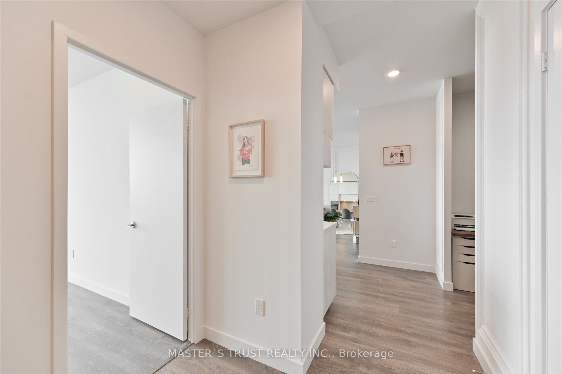 8 Eglinton Avenue E Ph5801 Property Photo 17