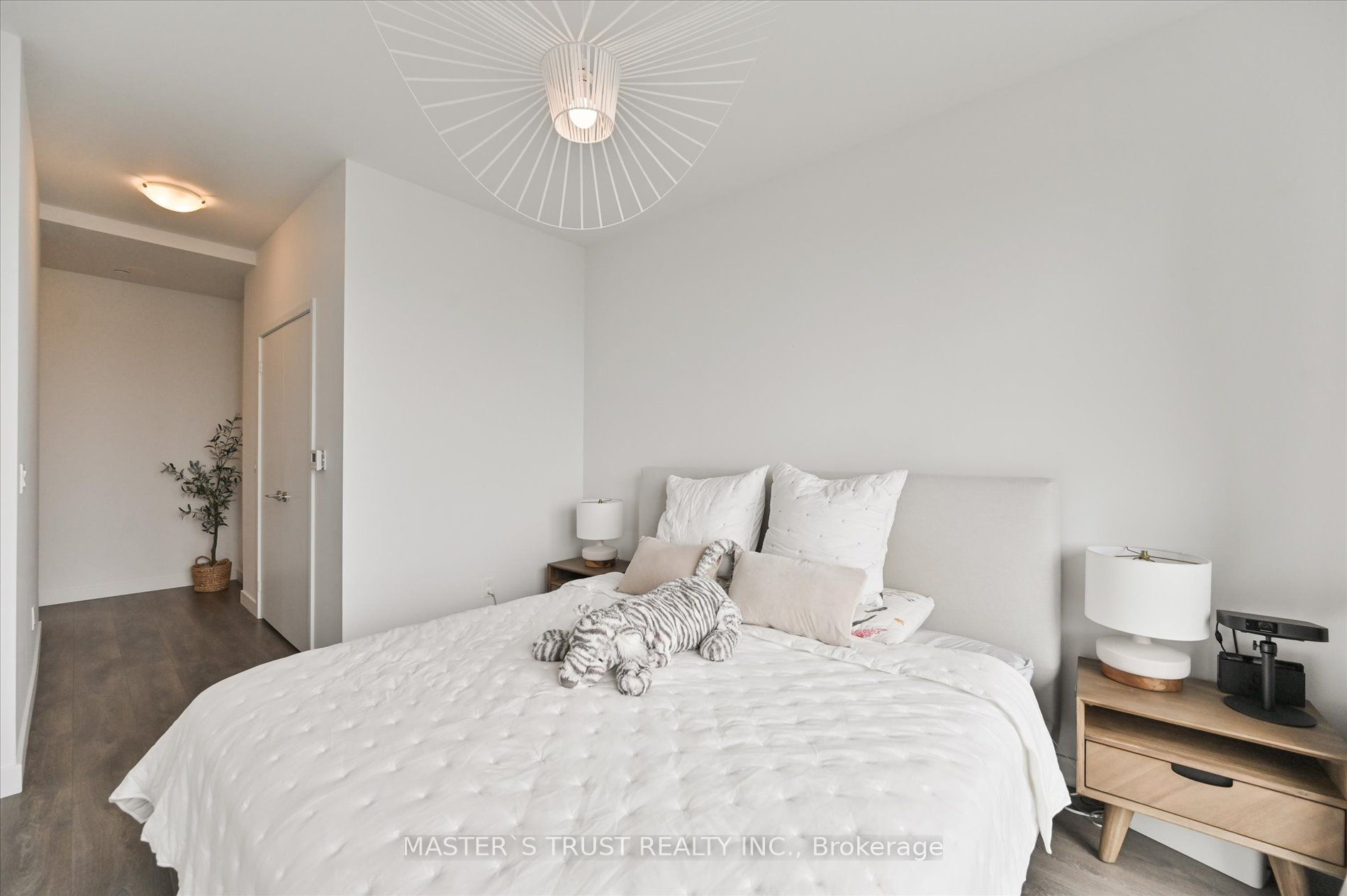 8 Eglinton Avenue E Ph5801 Property Photo 20