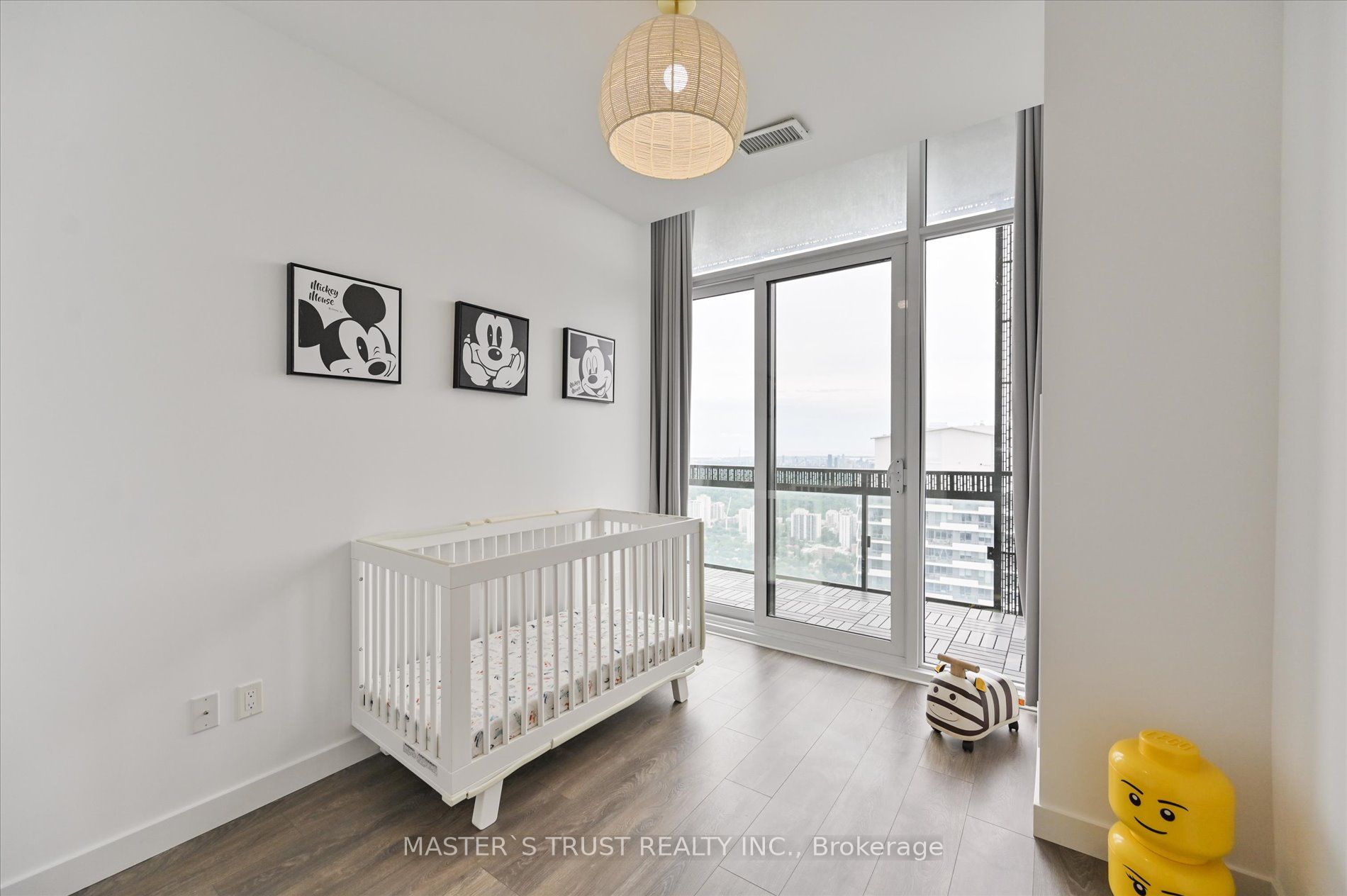 8 Eglinton Avenue E Ph5801 Property Photo 24