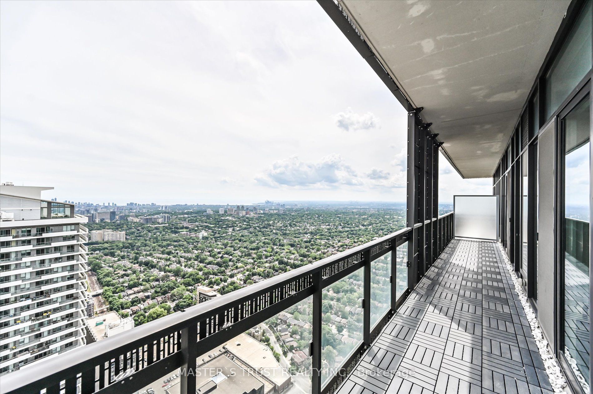 8 Eglinton Avenue E Ph5801 Property Photo 28