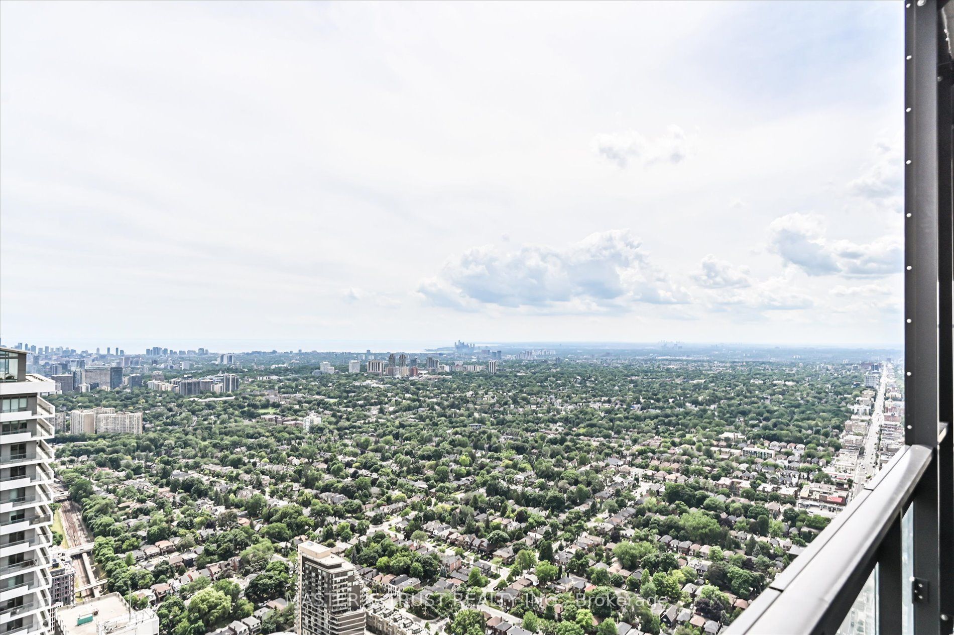 8 Eglinton Avenue E Ph5801 Property Photo 31