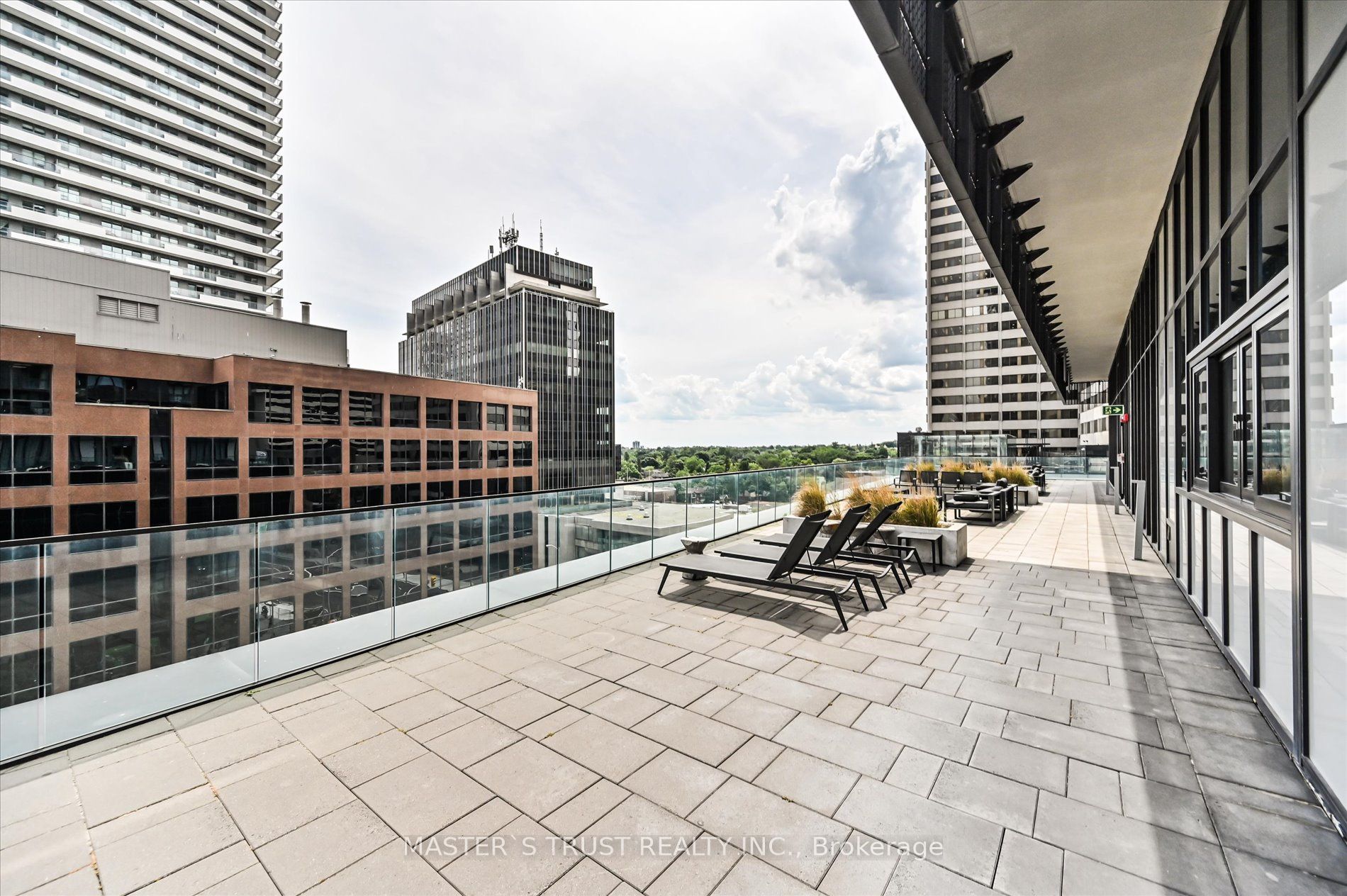 8 Eglinton Avenue E Ph5801 Property Photo 36