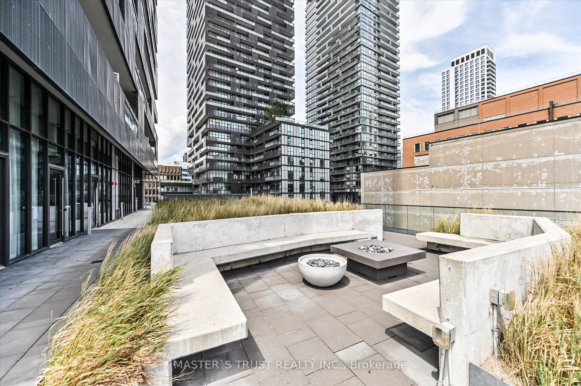 8 Eglinton Avenue E Ph5801 Property Photo 37