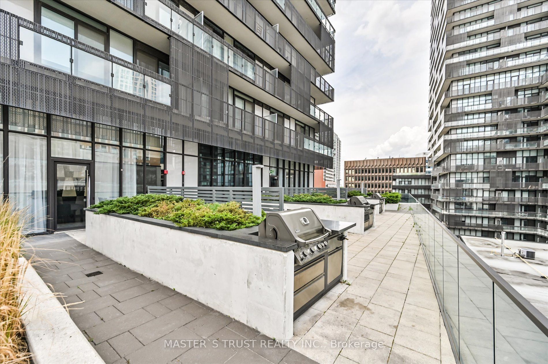 8 Eglinton Avenue E Ph5801 Property Photo 38