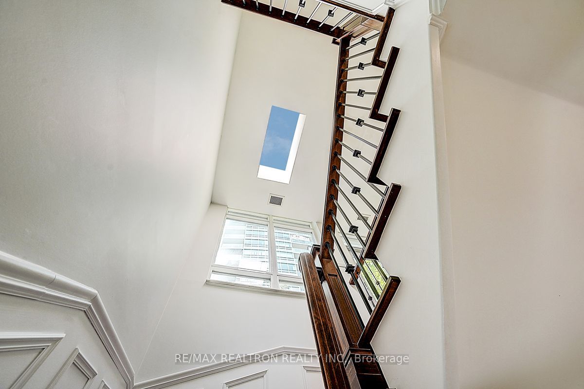 274 Duplex Avenue Property Photo 29