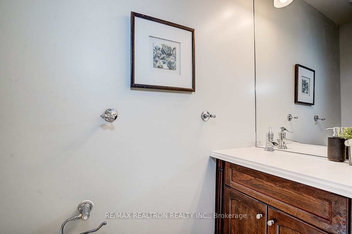274 Duplex Avenue Property Photo 43