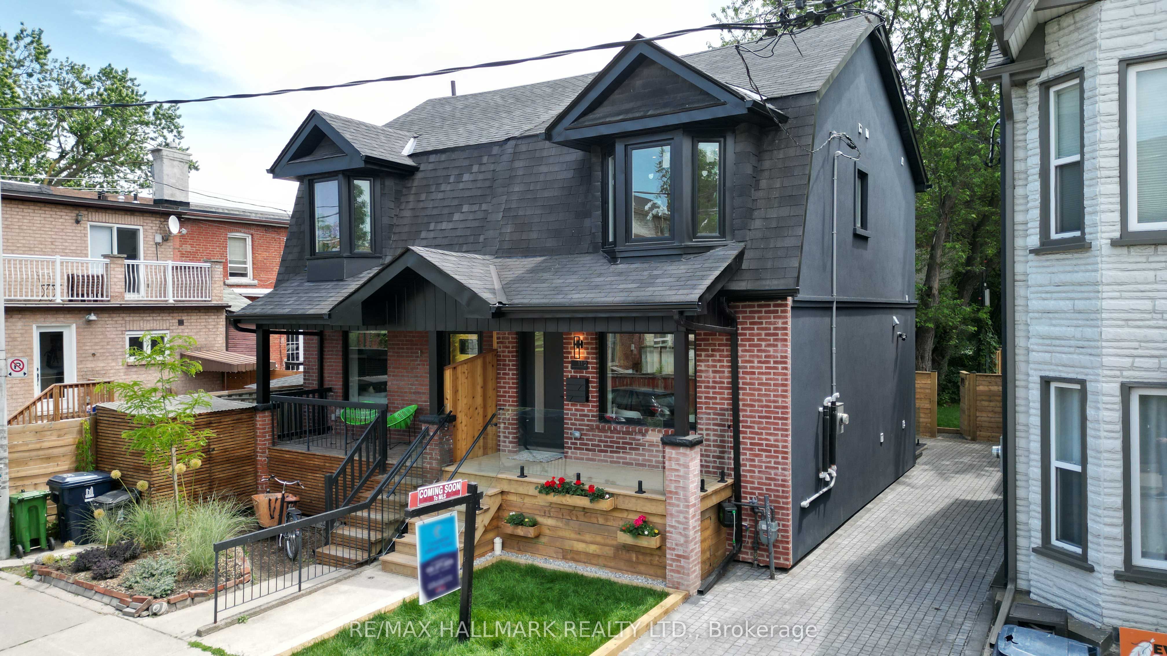 1 1/2 Delaney Crescent Property Photo 1