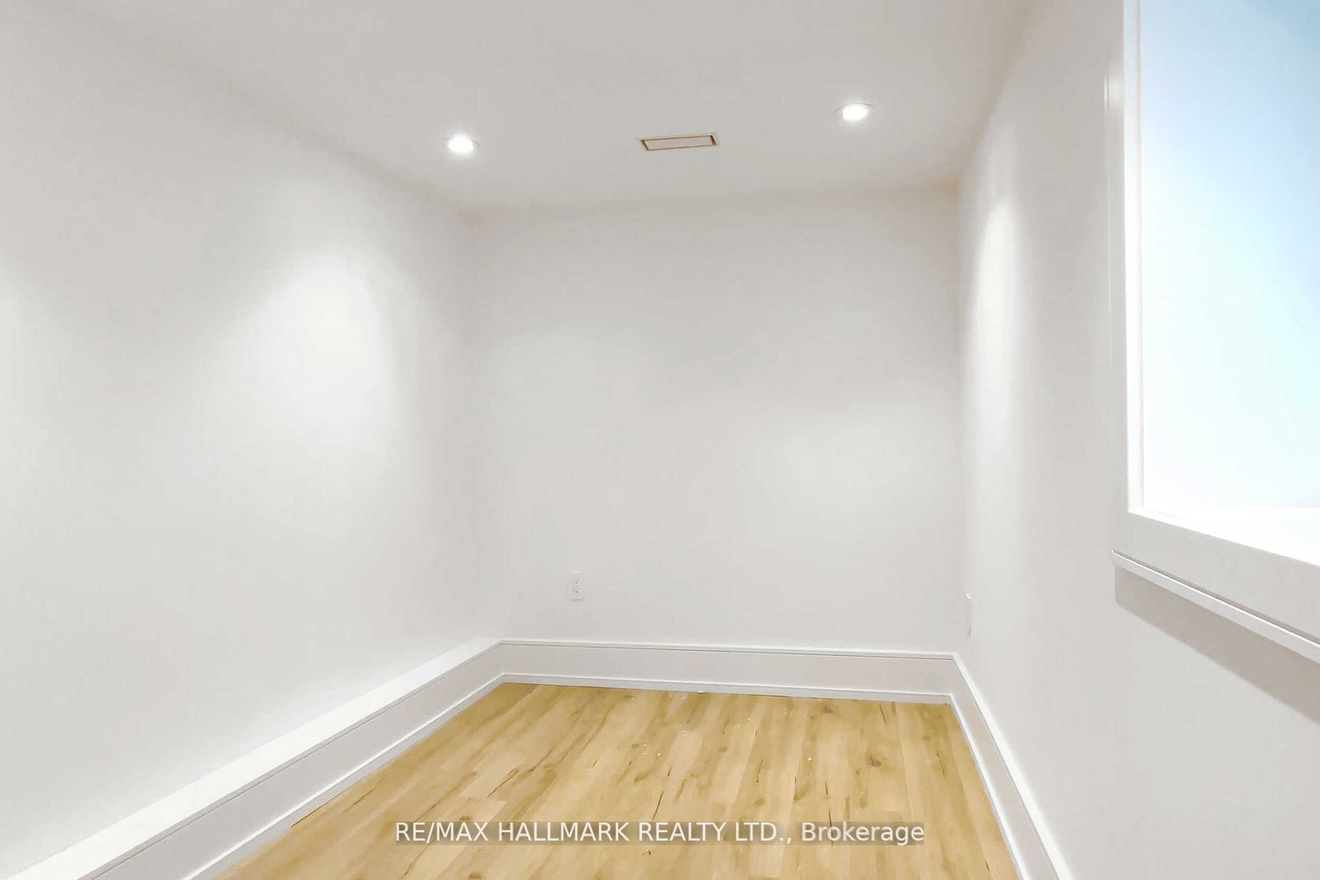 1 1/2 Delaney Crescent Property Photo 27