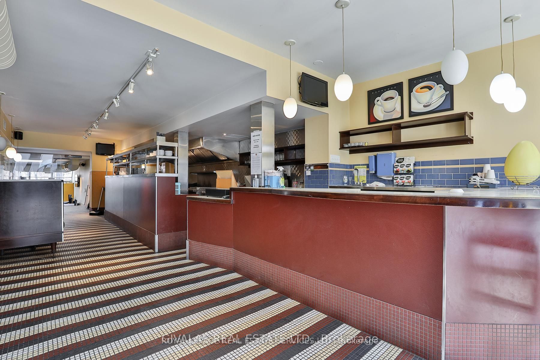 174 Eglinton Avenue W Property Photo 10